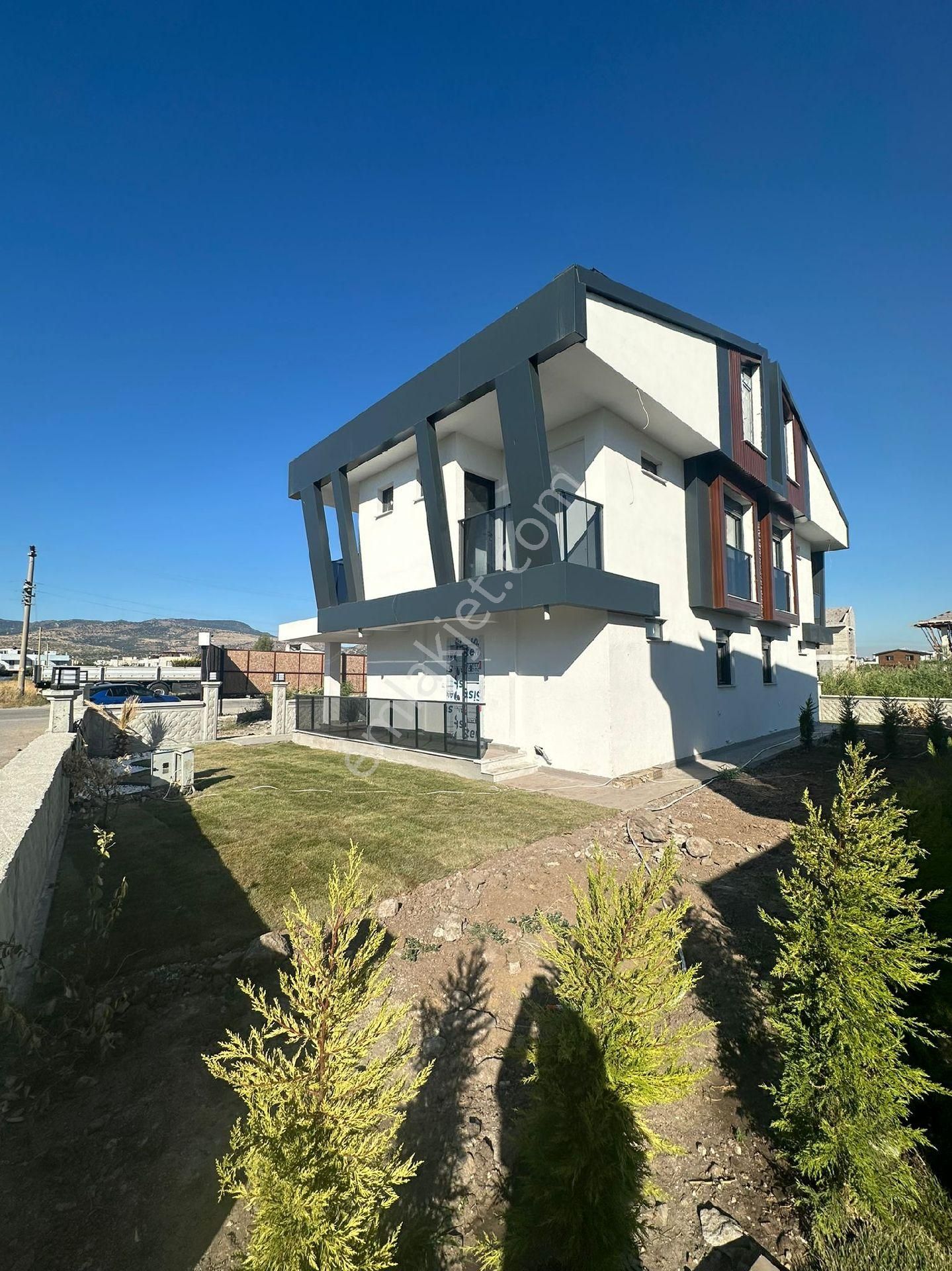 Dikili Ümmetoğlu'ndan 4+1 Ultra Lüks 2 Adet İkiz Nizam Ferah Bahçeli Villa - Görsel 4