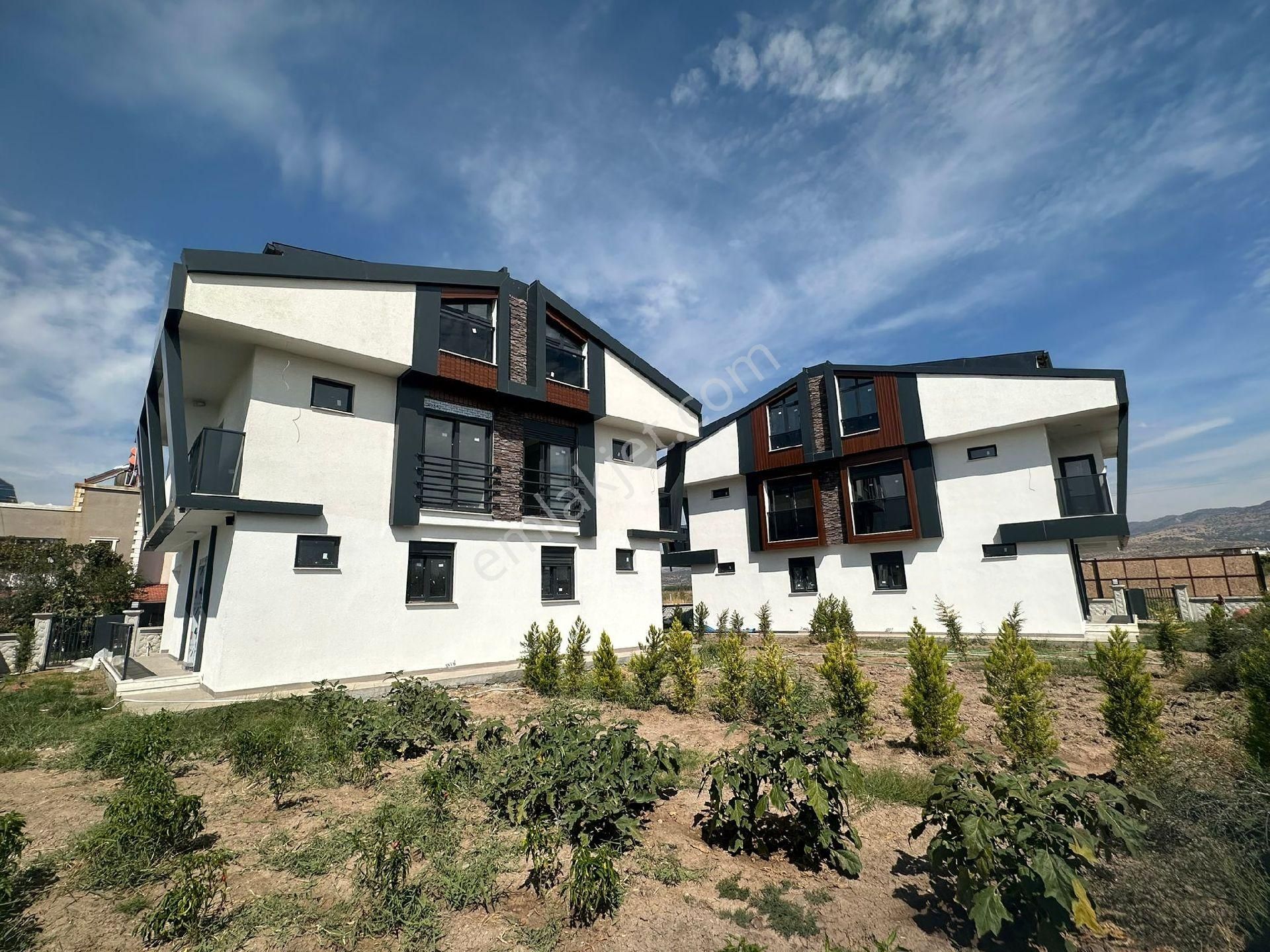 Dikili Ümmetoğlu'ndan 4+1 Ultra Lüks 2 Adet İkiz Nizam Ferah Bahçeli Villa - Görsel 11