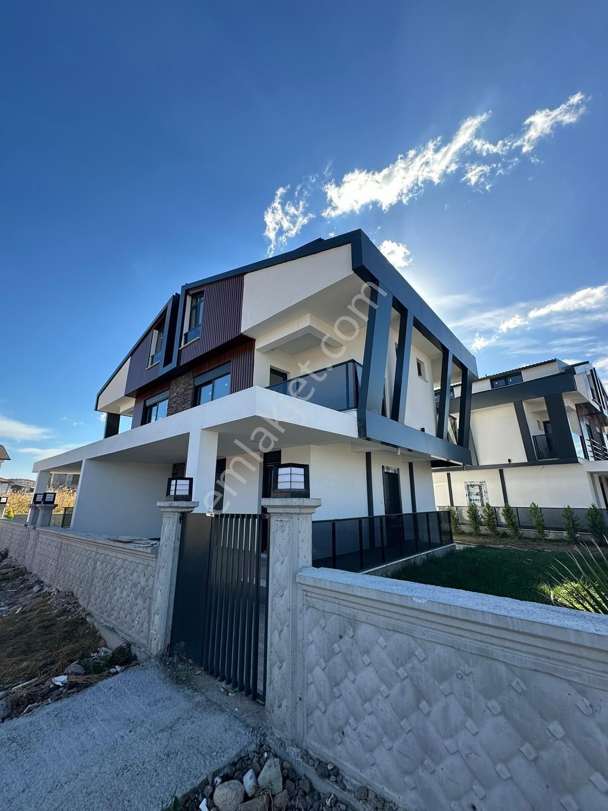 Dikili Ümmetoğlu'ndan 4+1 Ultra Lüks 2 Adet İkiz Nizam Ferah Bahçeli Villa - Görsel 23