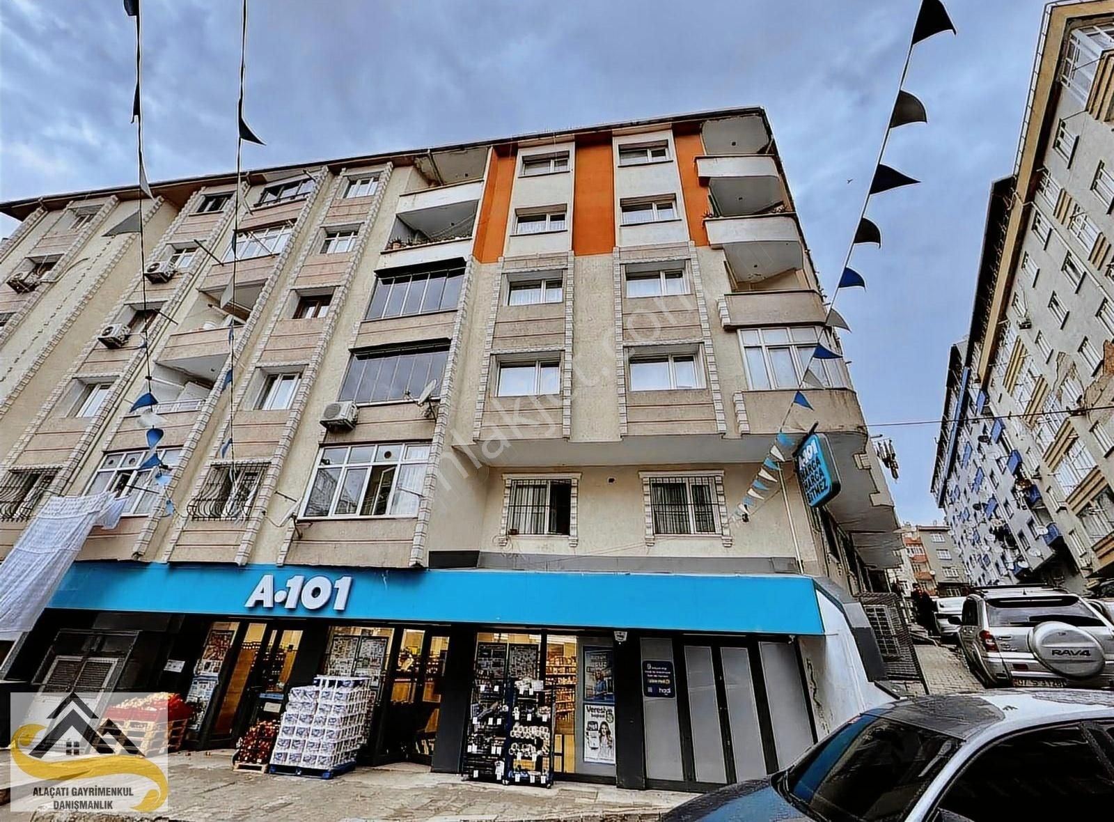 Sultangazi Esentepe Satılık Daire Alaçatı Dan Esentepe Mah.nde 130 M2 3+1 5. Kat Daire 2007 Yapımı