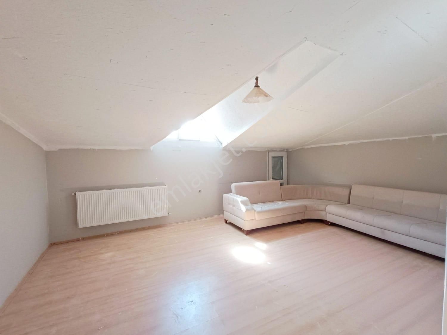Torunlar Emlaktan Kirazlı Yeni Mah. De 4+1 Kiralık Çatı Kat Daire Teraşlı