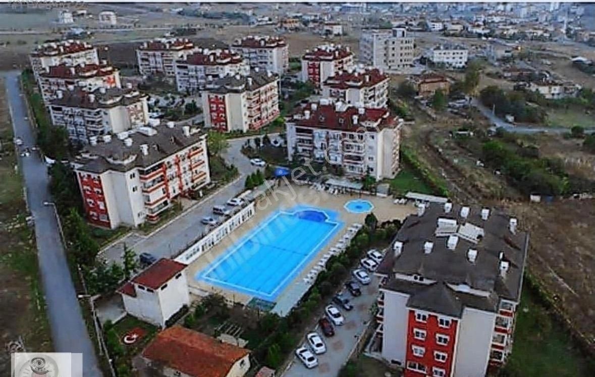 Arnavutköy Hadımköy Satılık Daire Site İçinde, Kısa Katlı Binada, Havuzlu 3+1 Kelepir Daire