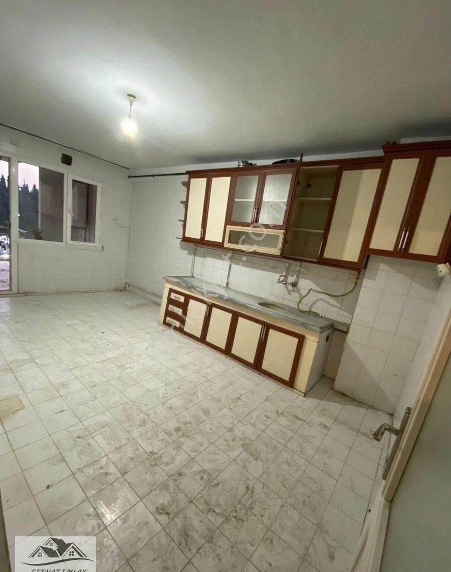 Turgutlu Şehitler Kiralık Daire Turgutlu Kiralık Şehitler Mah 168m2 4. Kat 3+1 Oda Çift Balkonlu Asansörlü Doğalgazlı Asfalta Sıfır