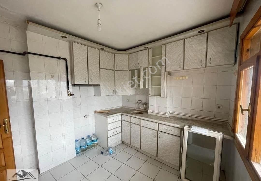 Turgutlu Subaşı Kiralık Daire Turgutlu Kiralık Subaşı Mah 4. Kat 140m2 3+1 Oda Doğalgazlı Balkonlu Klasik Daire