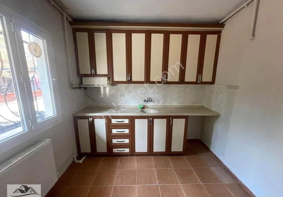 Turgutlu Bozkurt Kiralık Daire Turgutlu Kiralık Bozkurt Mah 2+1 Oda 90m2 Doğalgazlı Zemin Kat Temiz Boyalı Köşe Çift Cephe Daire