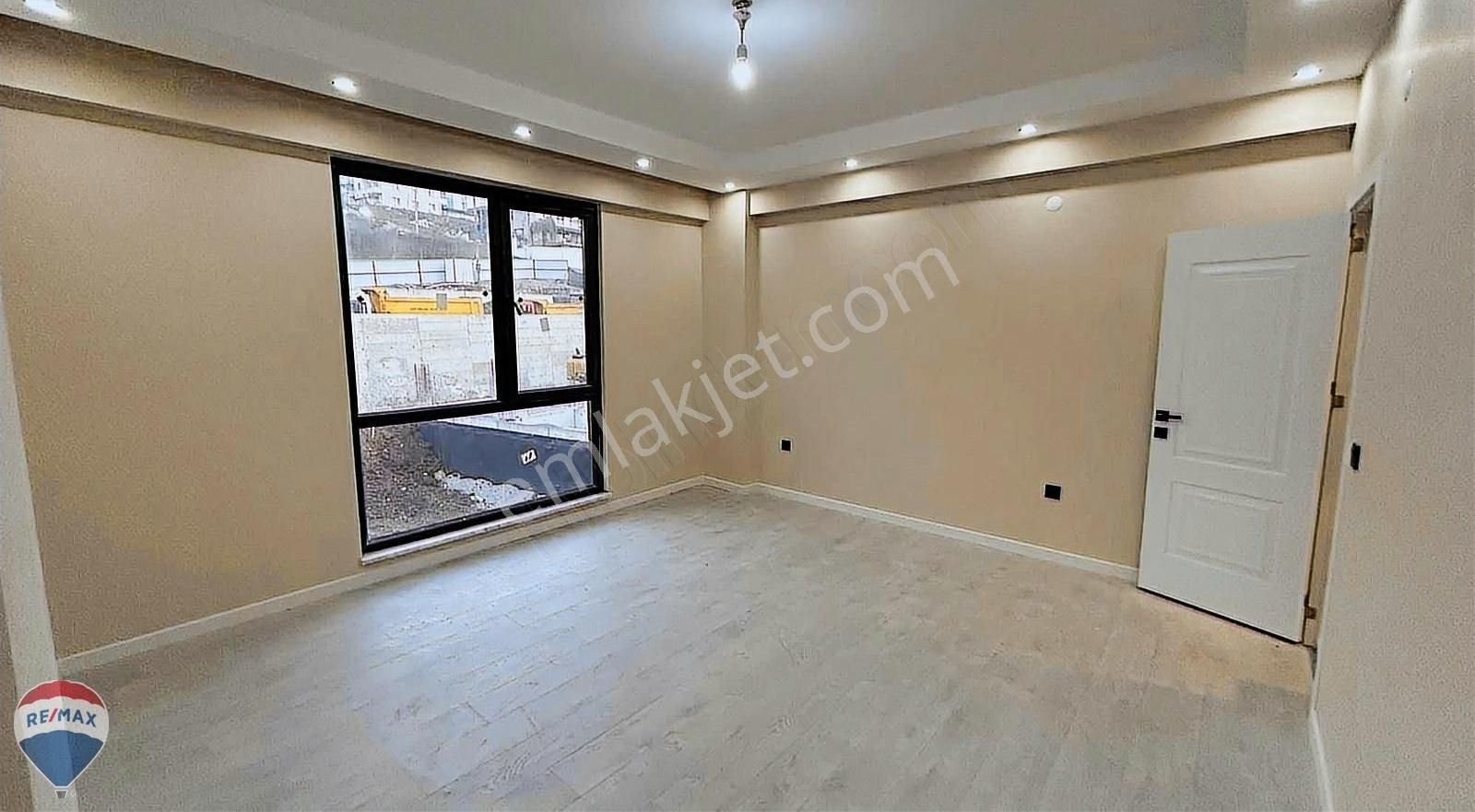 Serdivan İstiklal Satılık Daire Remax Mavi'den Serdivan Villalar Bölgesinde Lüks Daire