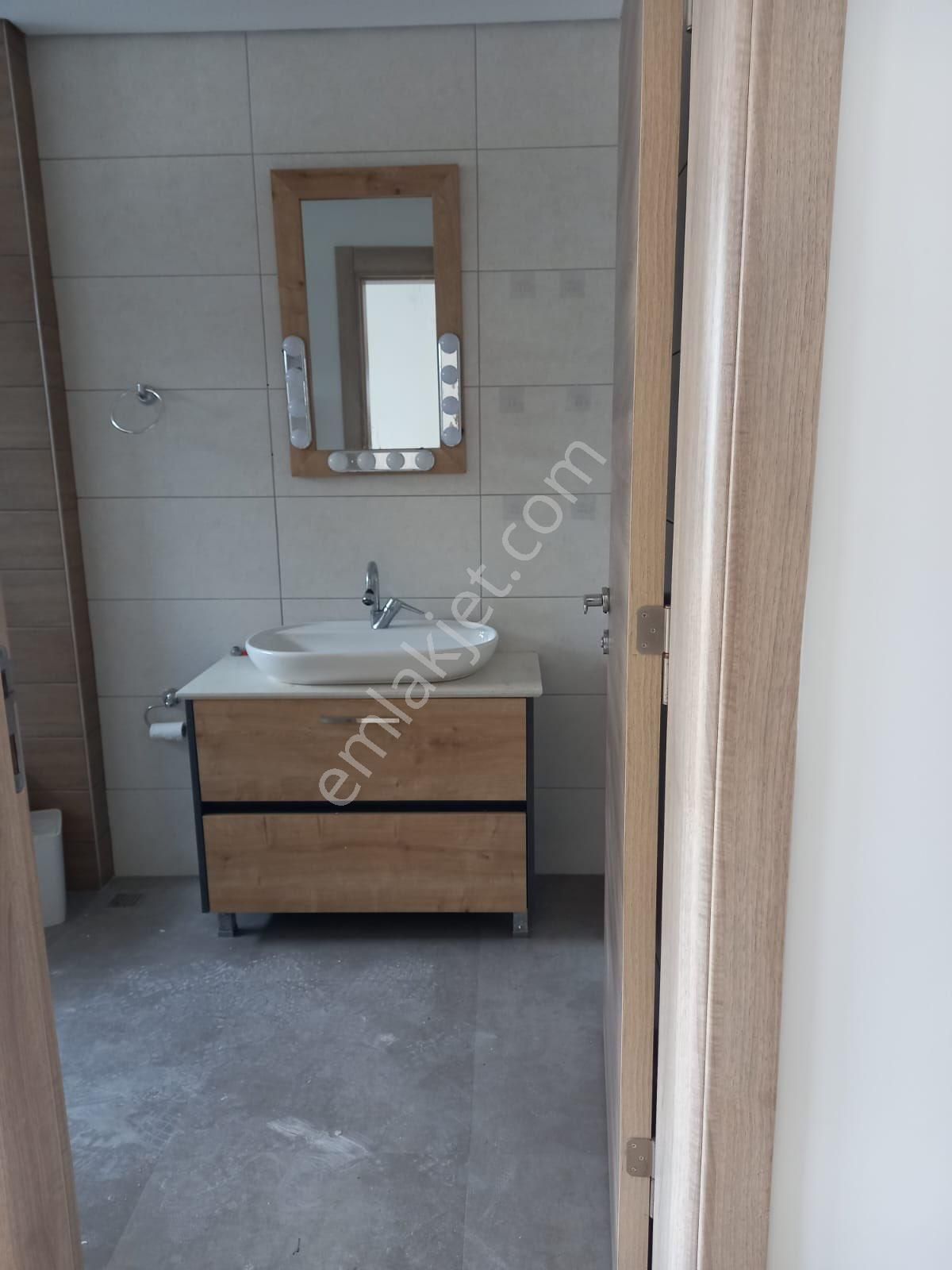 Kuşadası Ege Kiralık Daire Ege Mahallesinde Çevre Yoluna Yakın 3+1 Kiralık Daire