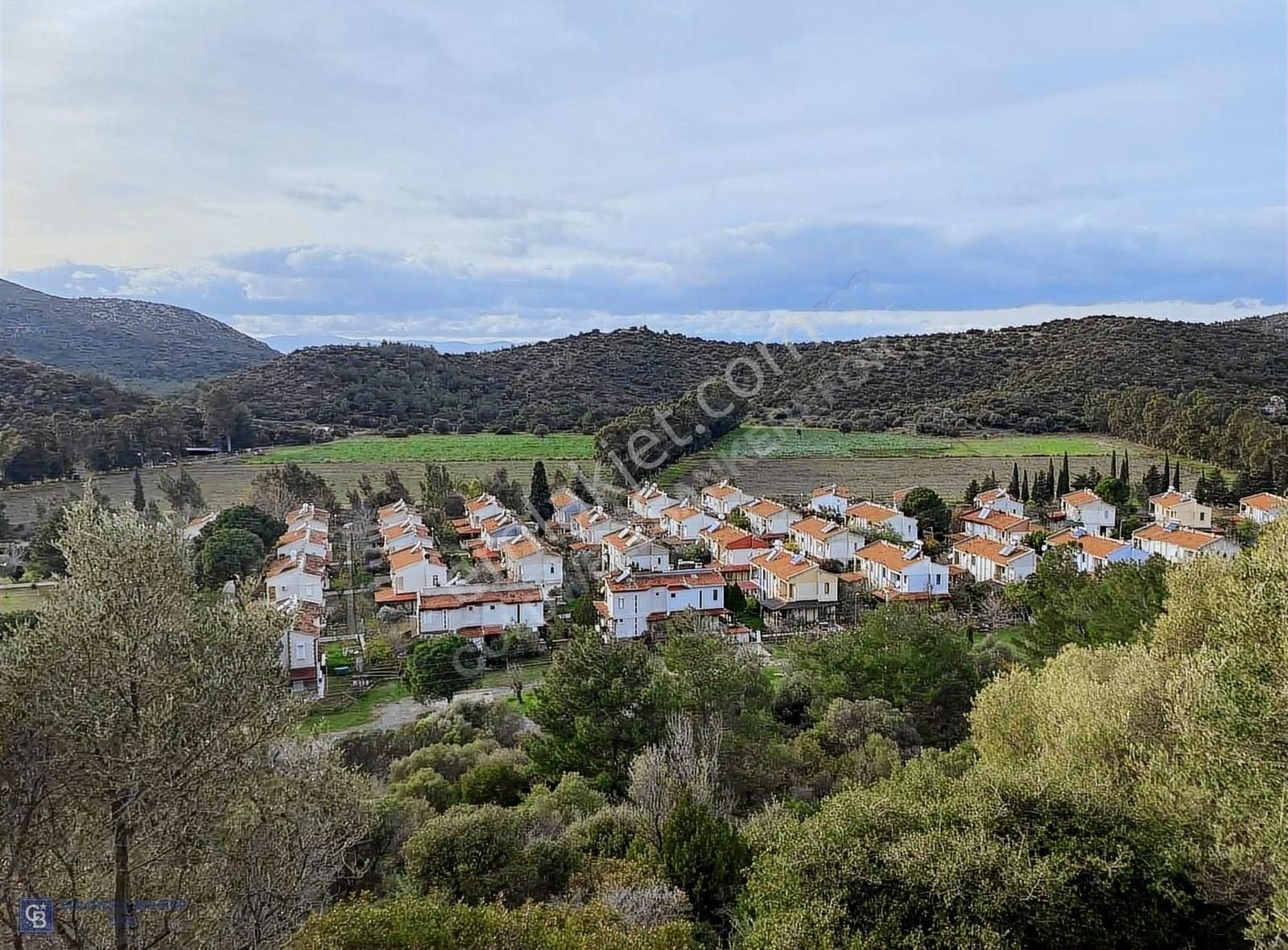 Karaburun Küçükbahçe Satılık Villa Karareis Site İçinde Geniş Bahçeli 3+1 Satılık Dubleks