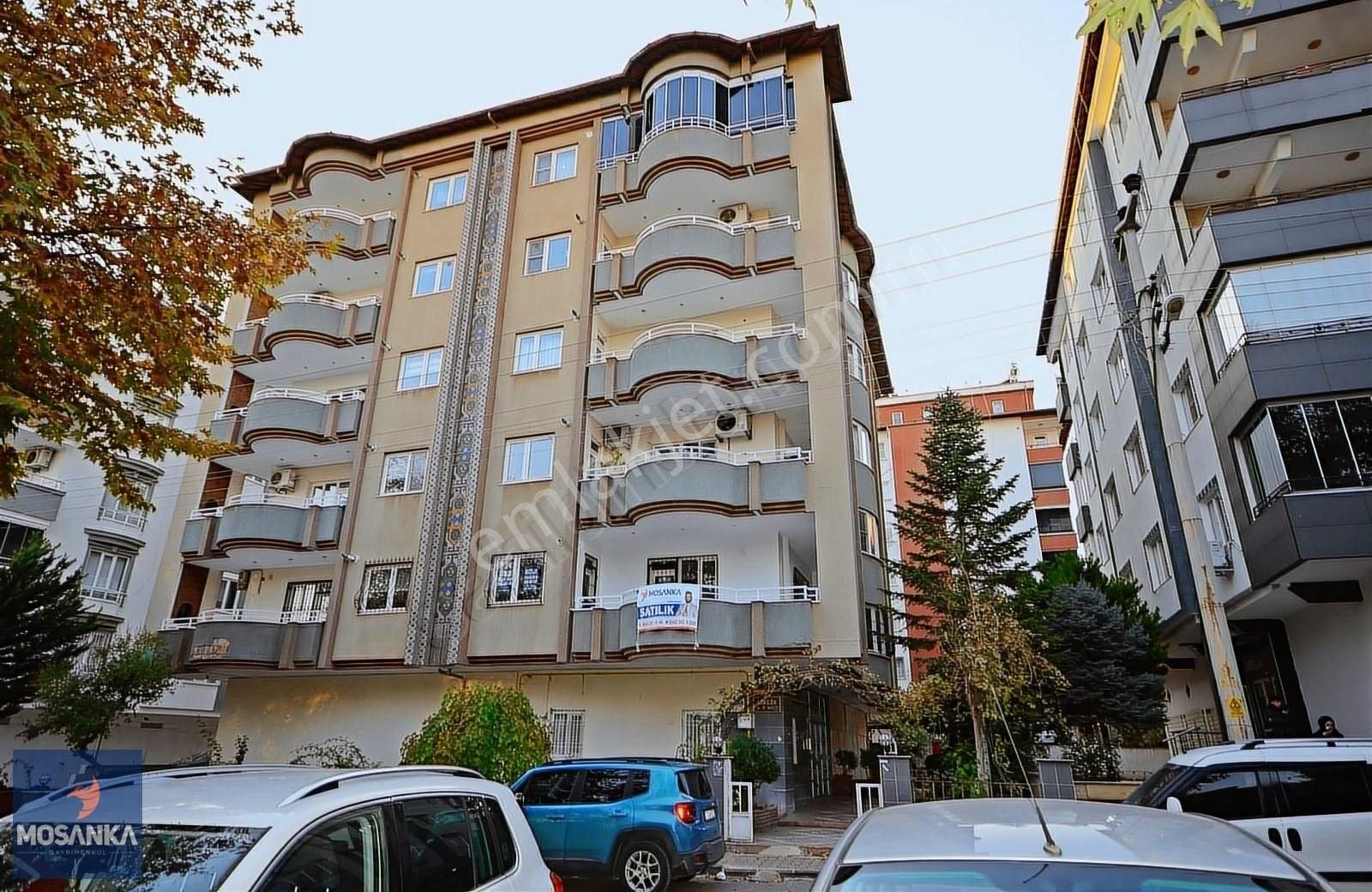 Şehitkamil Emek Satılık Daire Mosanka'dan Emek'de Satılık 4+1 Park Cepheli Bakımlı Daire