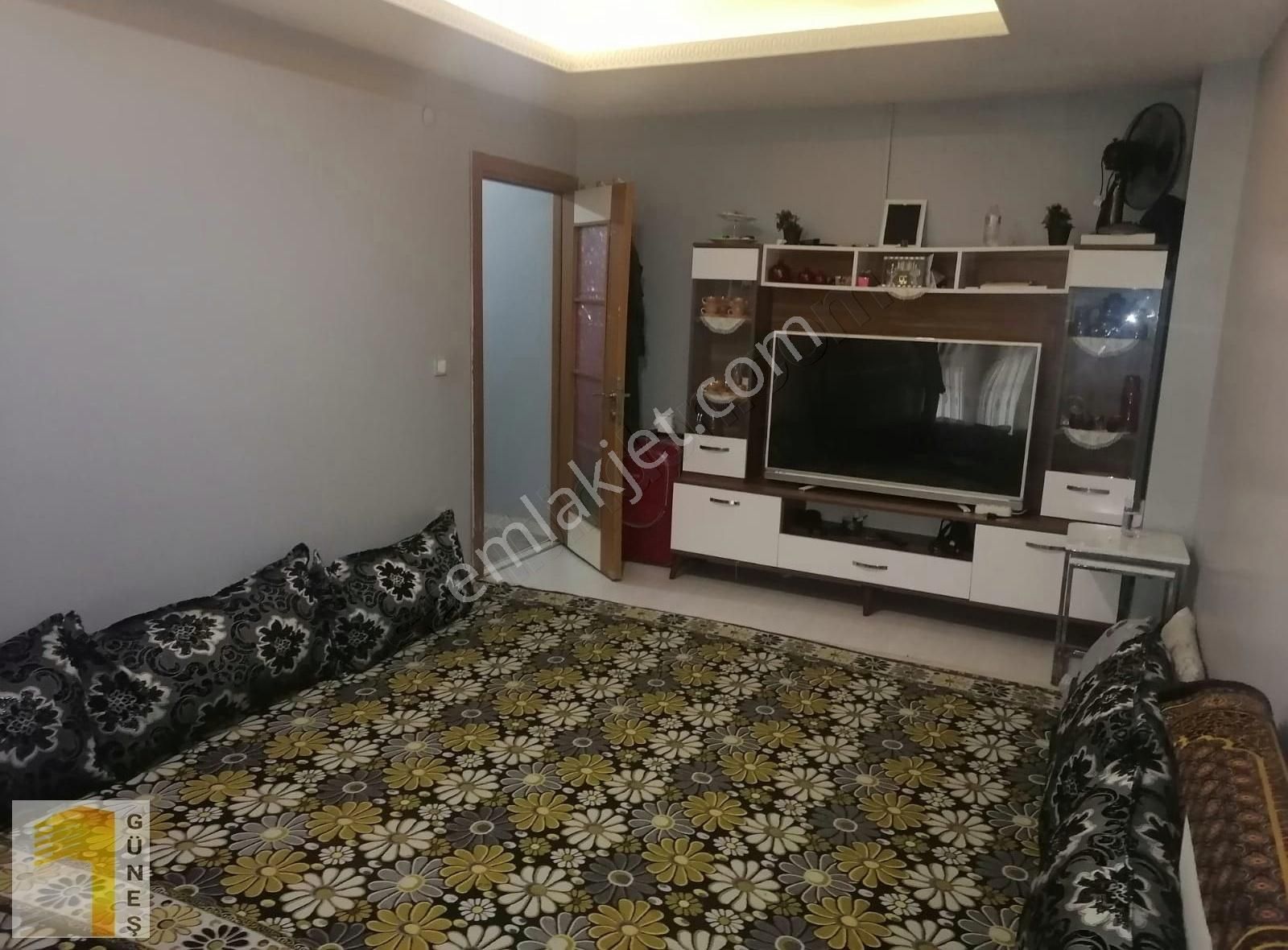 Güngören Mareşal Çakmak Satılık Daire Satılık 3+1 Büyük Bahçeli Kredili 120 M2 Daire