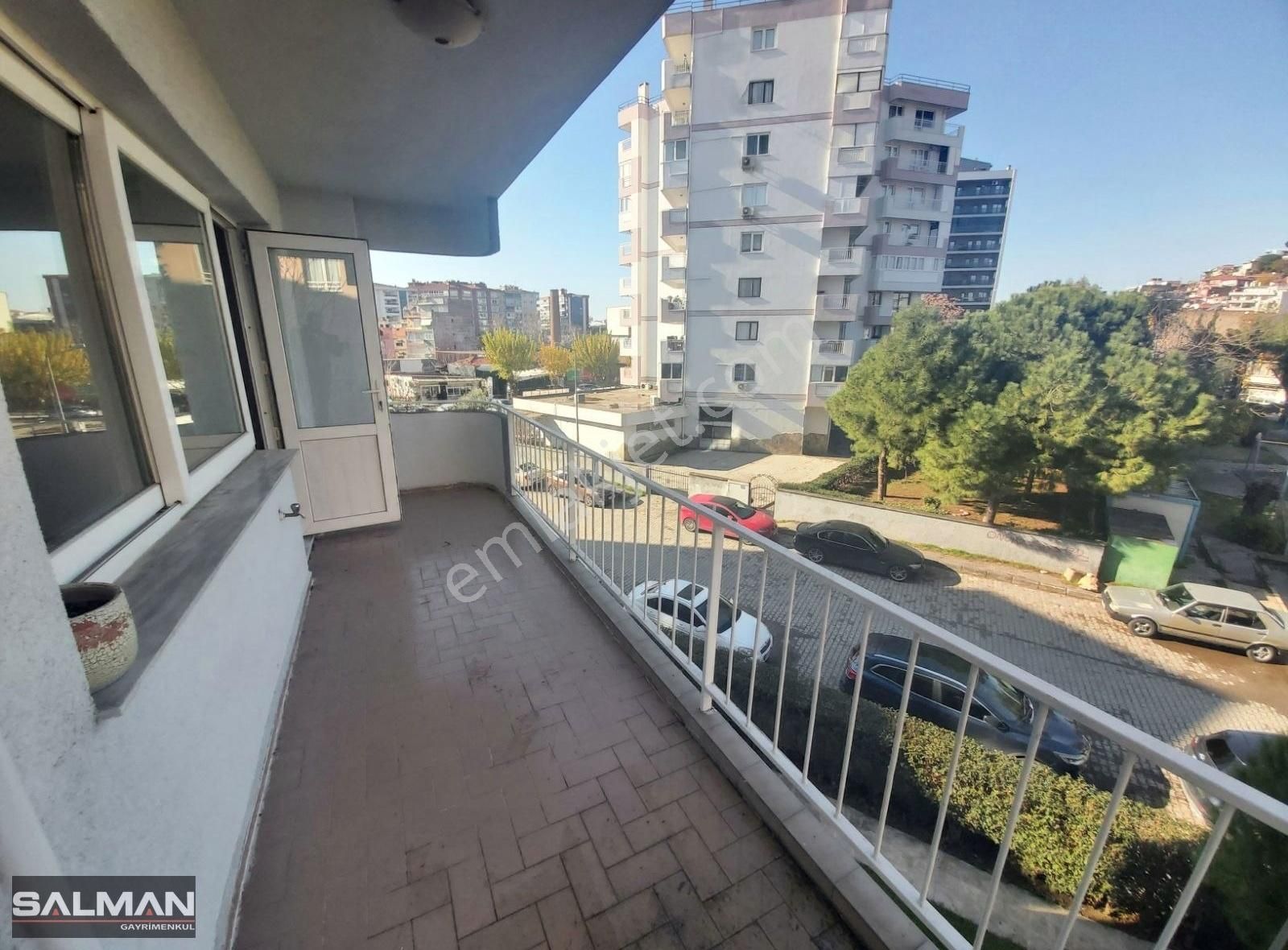 Karşıyaka İmbatlı Kiralık Daire İmbatlı Mh.'de Site İçi Üç Cepheli Kiralık 3+1 Doğalgazlı Daire