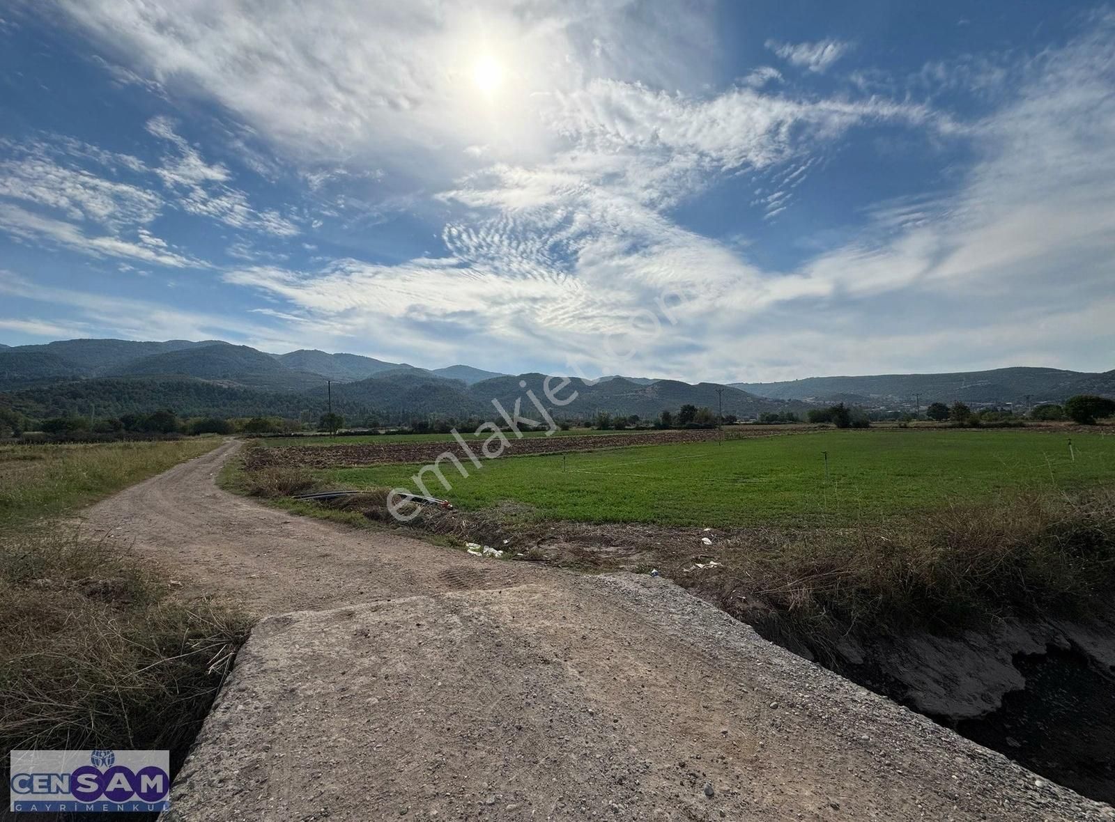 Sındırgı Kepez Satılık Tarla Balıkesir Sındırgı 3.430m2 Kaplıca Bölgede Yerleşim İçinde Arazi