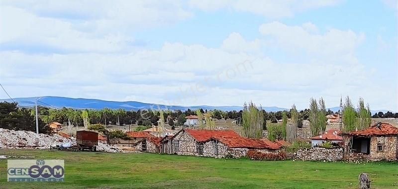 Aslanapa Çamırdık Köyü Satılık Tarla Kütahya Aslanapa 2.829 M2 Yola Cephe İlçeye Yakın Dümdüz Arazi !