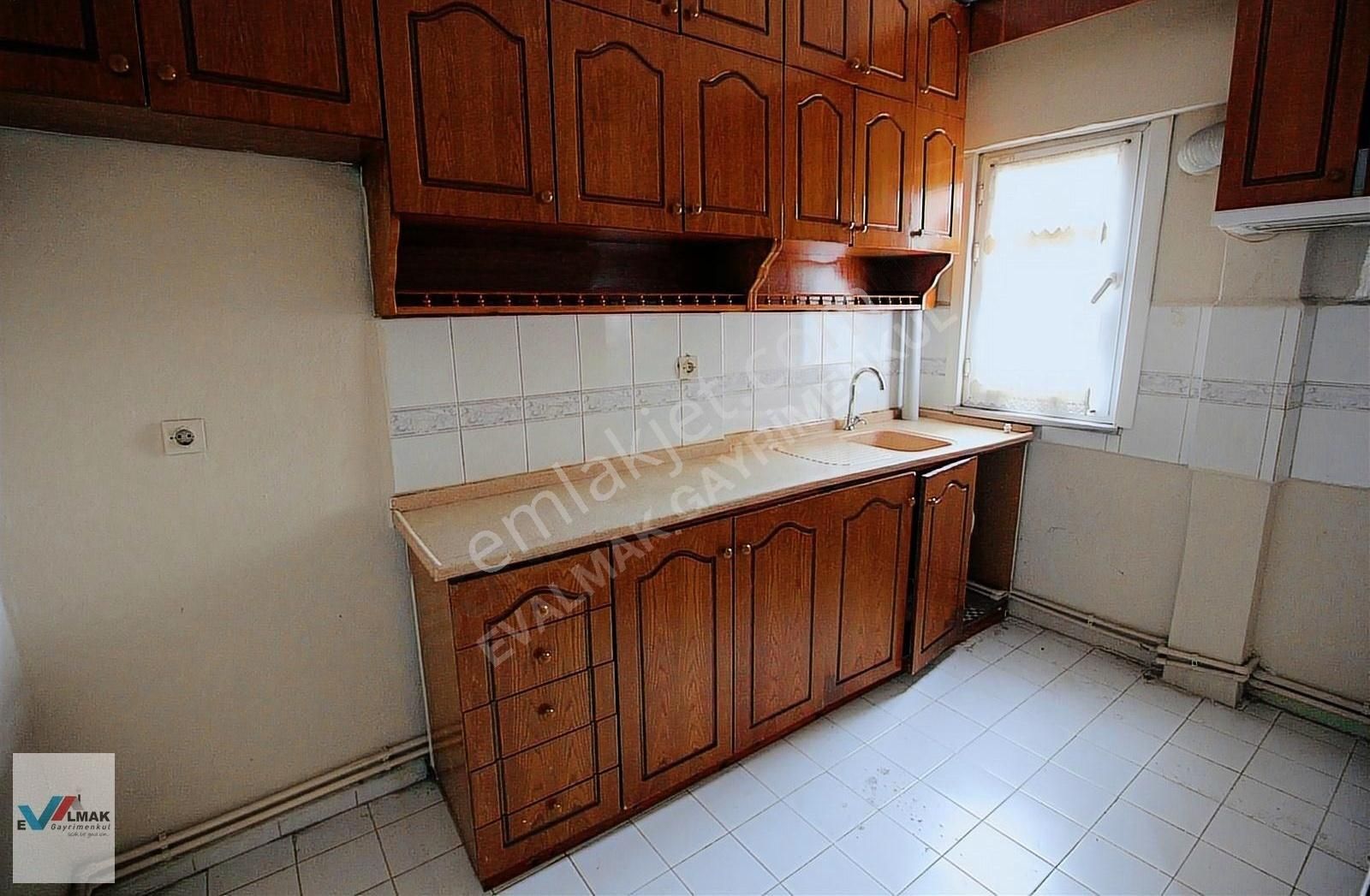 Küçükçekmece İstasyon Marmaraya Yakın Kiralık Daire Evalmak'ta İstasyon Mah.de Site İçerisinde 2+1 Kiralık Daire