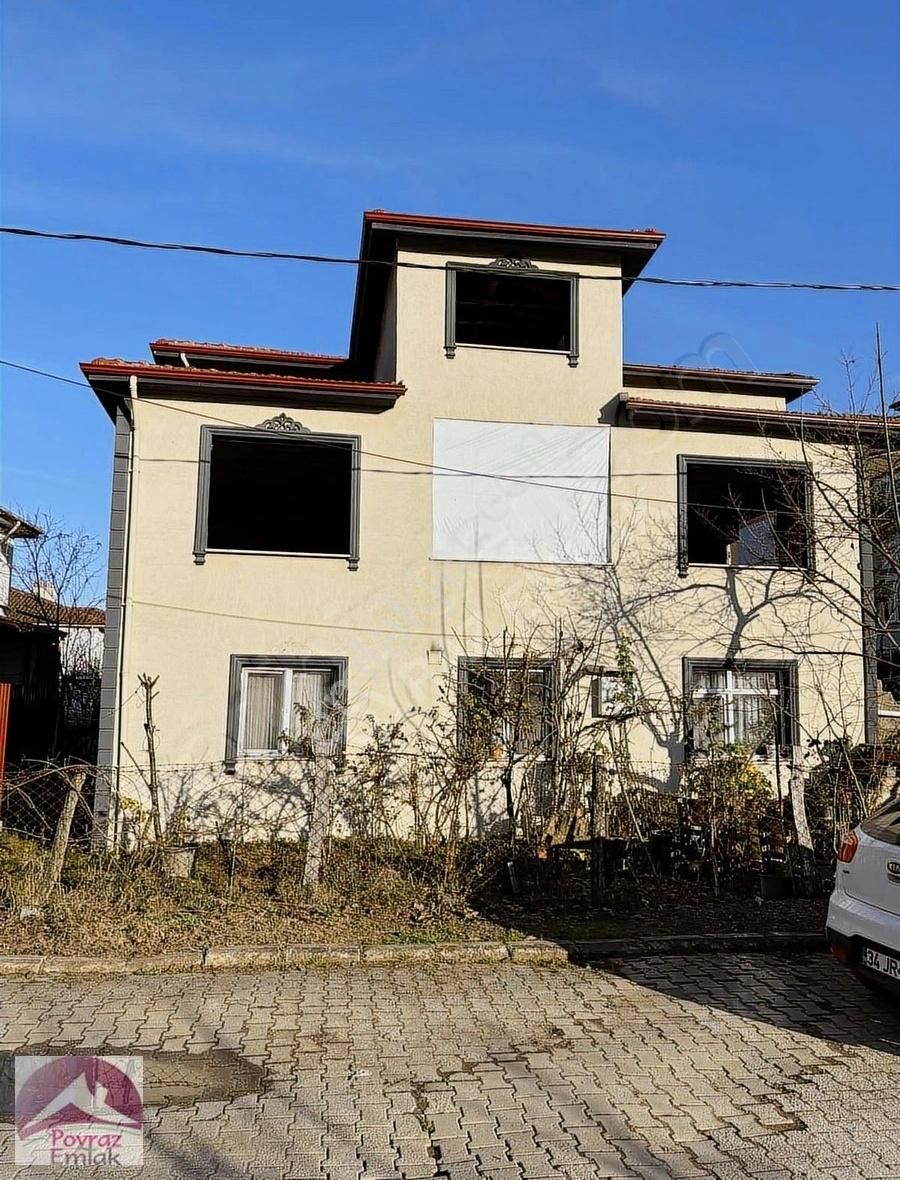 Cumayeri Orta Satılık Müstakil Ev 688 Metre² Arsa Üzerinde 2 Katlı Müstakil Ev