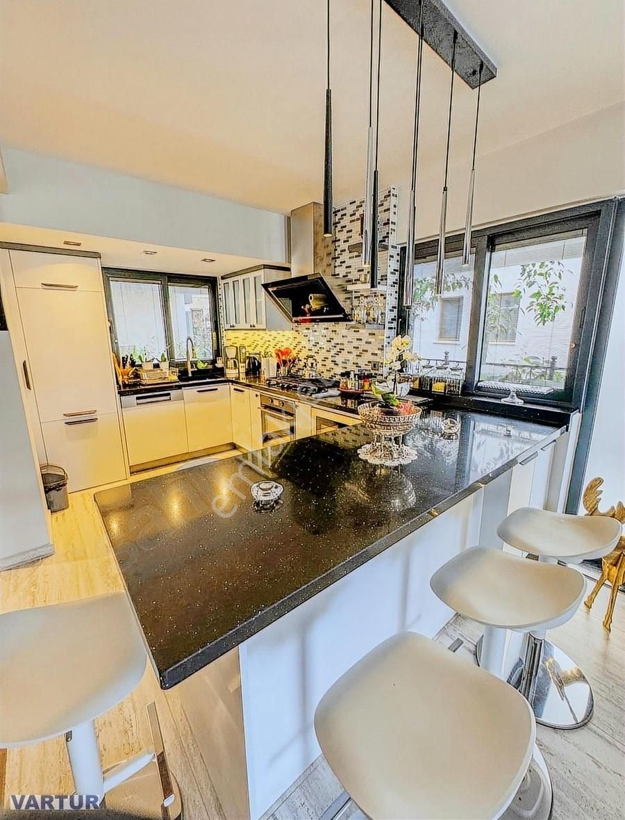 Fethiye Merkezde Denize Sıfır Villa - Görsel 21