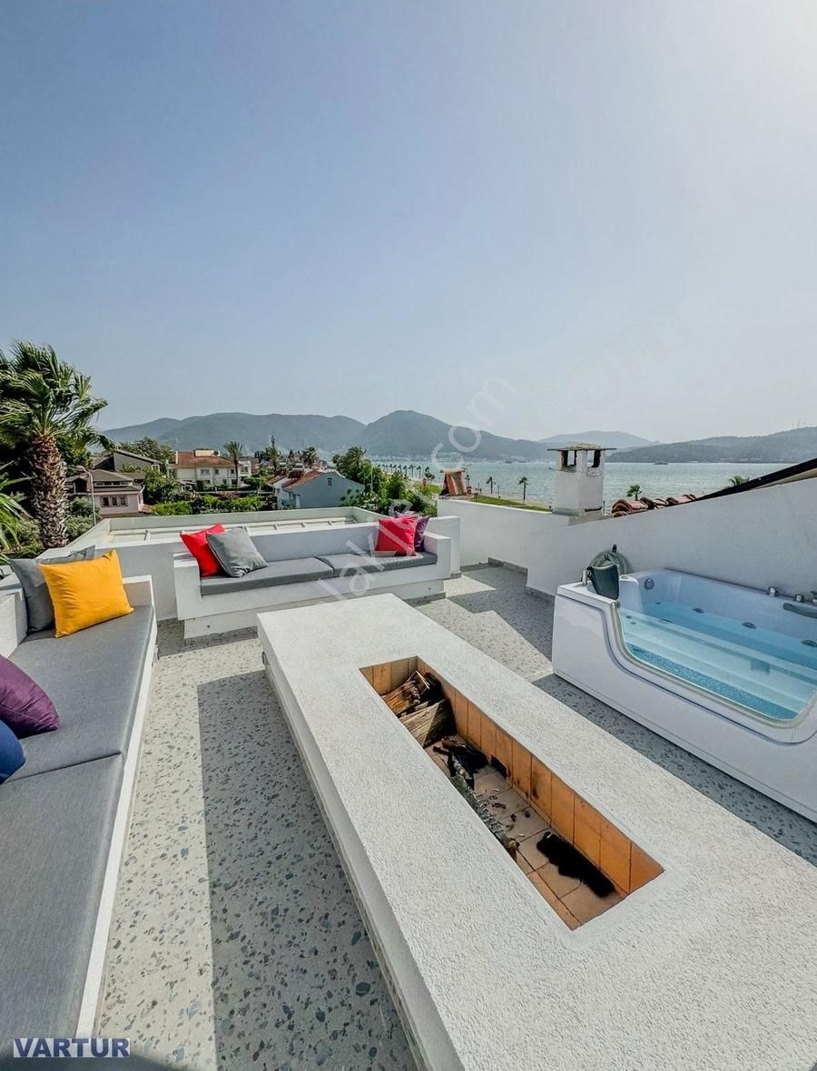 Fethiye Merkezde Denize Sıfır Villa - Görsel 25