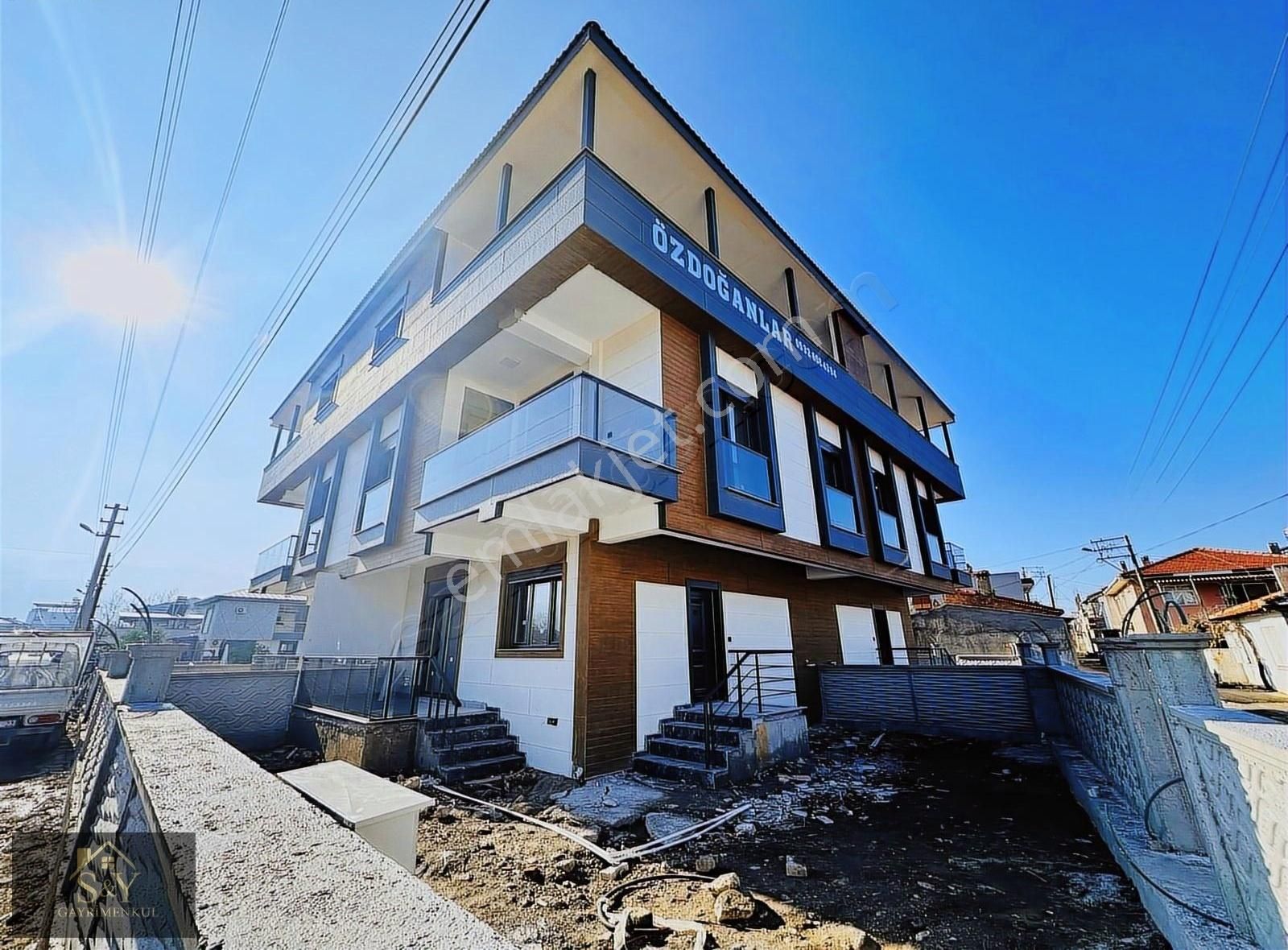 Menemen Emiralem Merkez Satılık Villa Emiralem Merkezde Müstakil Yaşam Tadında Sıfır 4+1 Triplex Villa