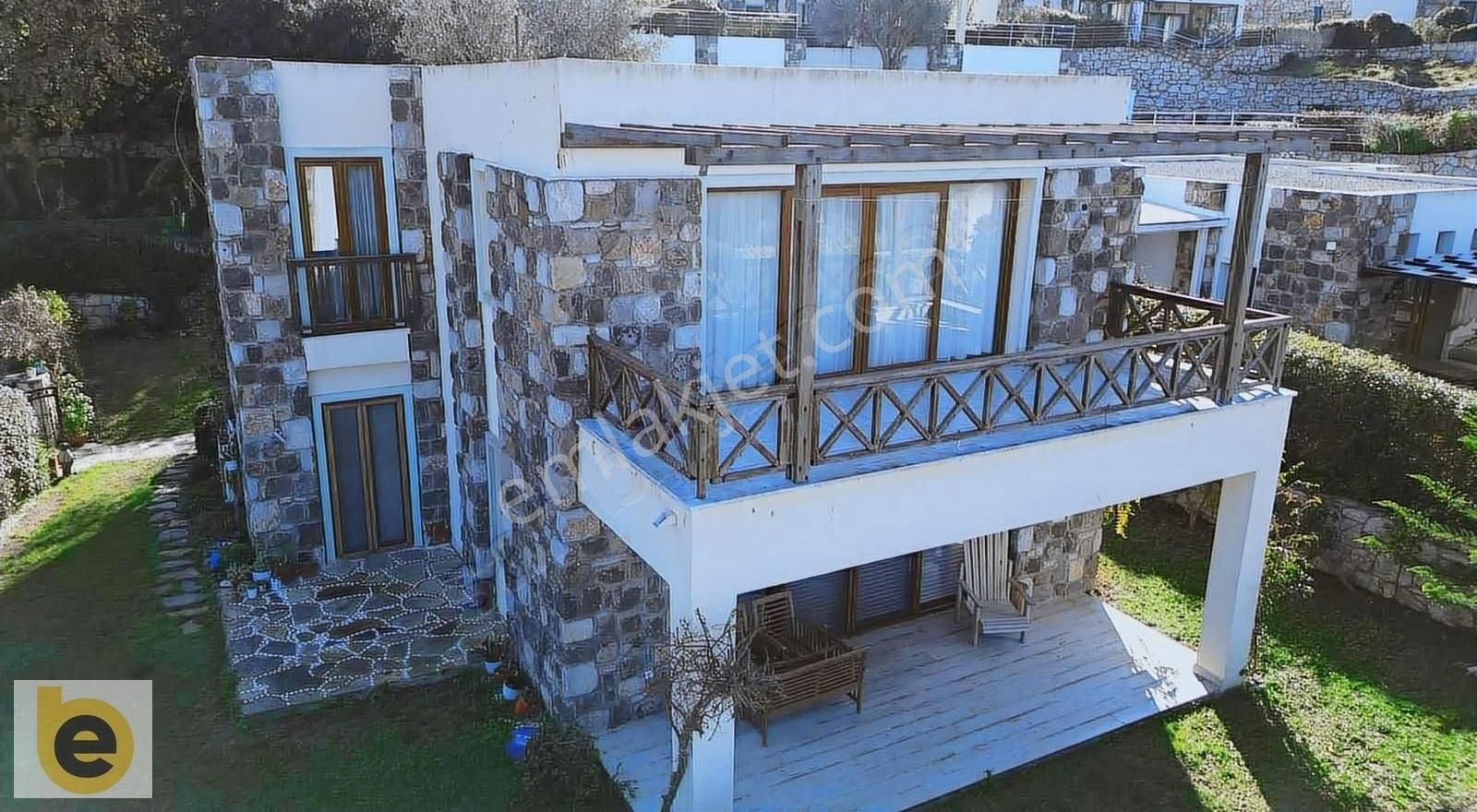 Bodrum Koyunbaba Satılık Daire Gümüşlükte Yeşillikli Sitede Deniz Manzaralı 2+1 Üst Kat Daire