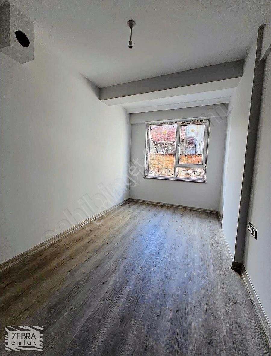 Tepebaşı Sütlüce Satılık Daire Cuma Pazarı Yakını Balkonlu Apart Daire