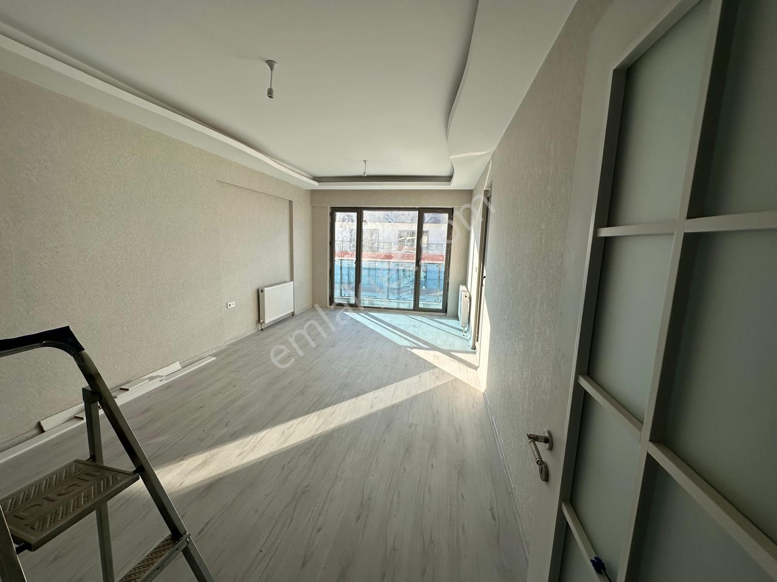 İstiklal Mahallesi Kartaltepe Konutlarında Satılık 2+1 Daire