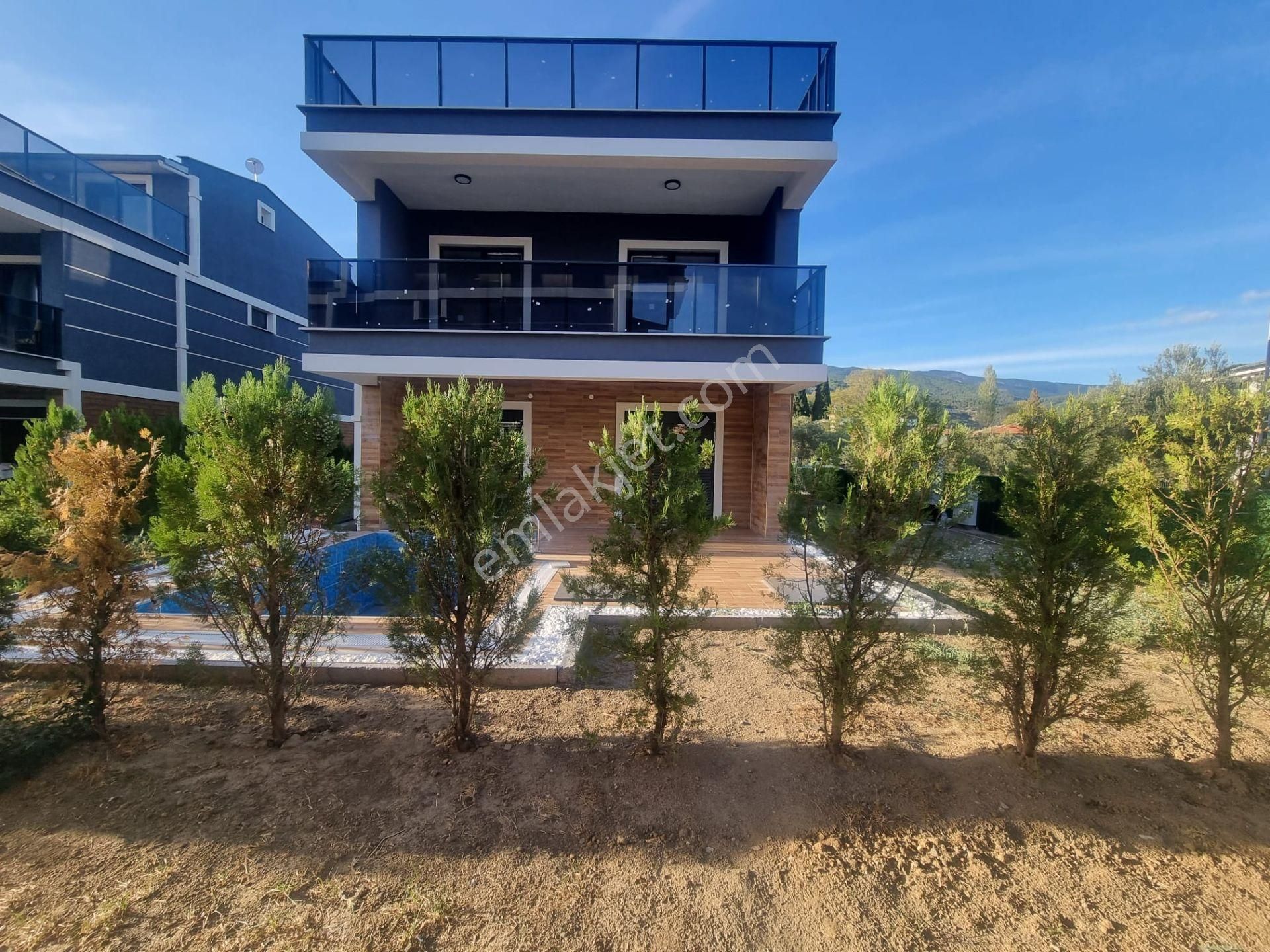 Edremit Güre Satılık Villa Doğayla İç İçe Modern Havuz Ve Bahçe Keyfi 5+1 Villa