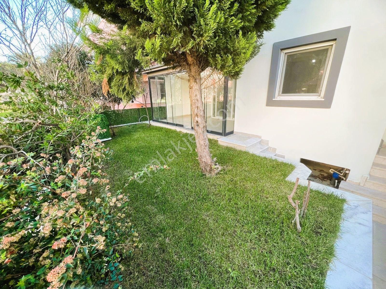 Edremit Akçay Satılık Villa 🏡🏡alçınar Emlaktan Ayrı Mutfak Merkezde Masrafsız 3+1 Villa🏡🏡