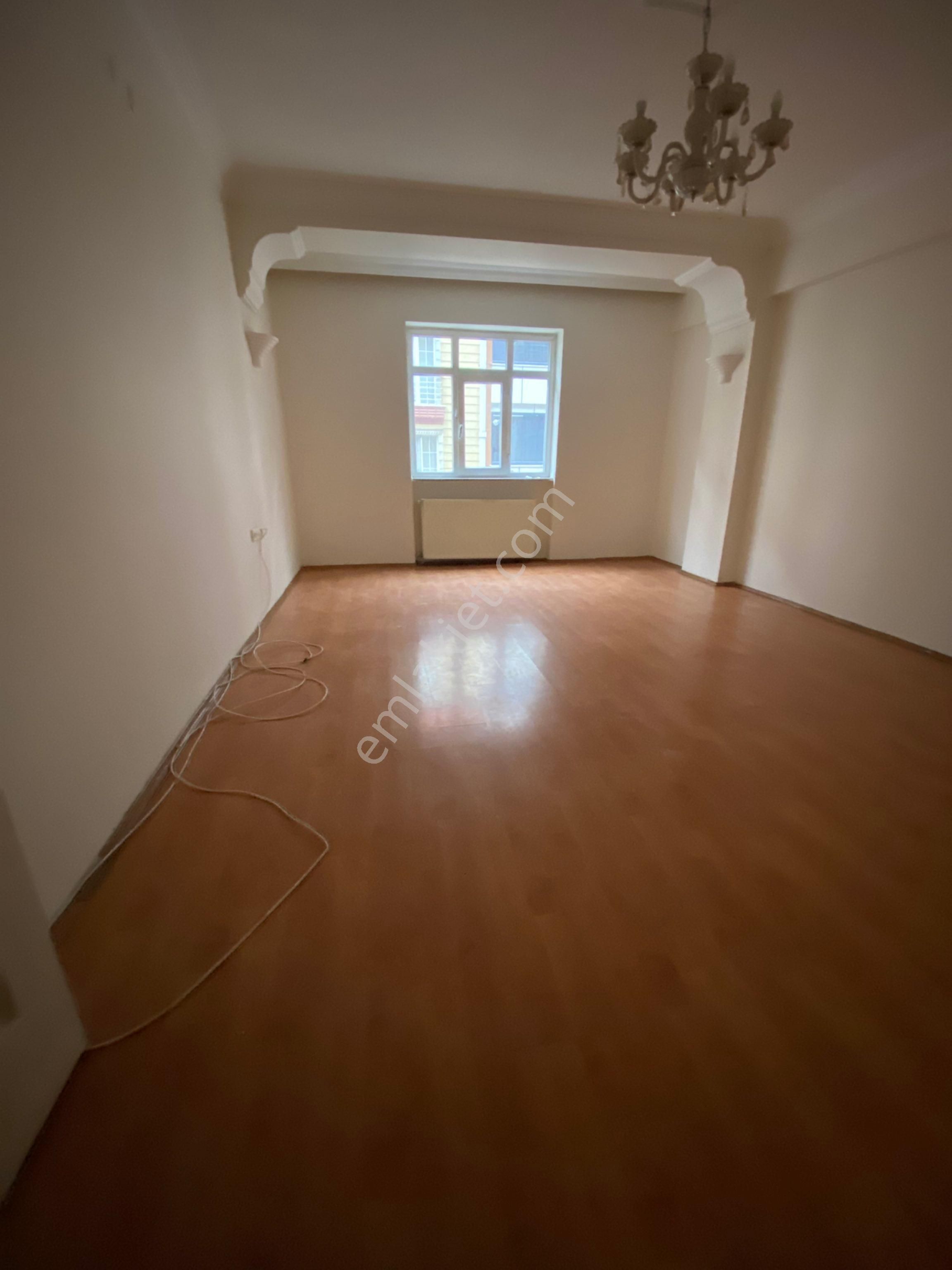 Esenyurt Namık Kemal Satılık Daire Saadetdere Mah.doğan Araslı Bulvarının Dibinde Satılık 110m² 2+1 Arakat Daire