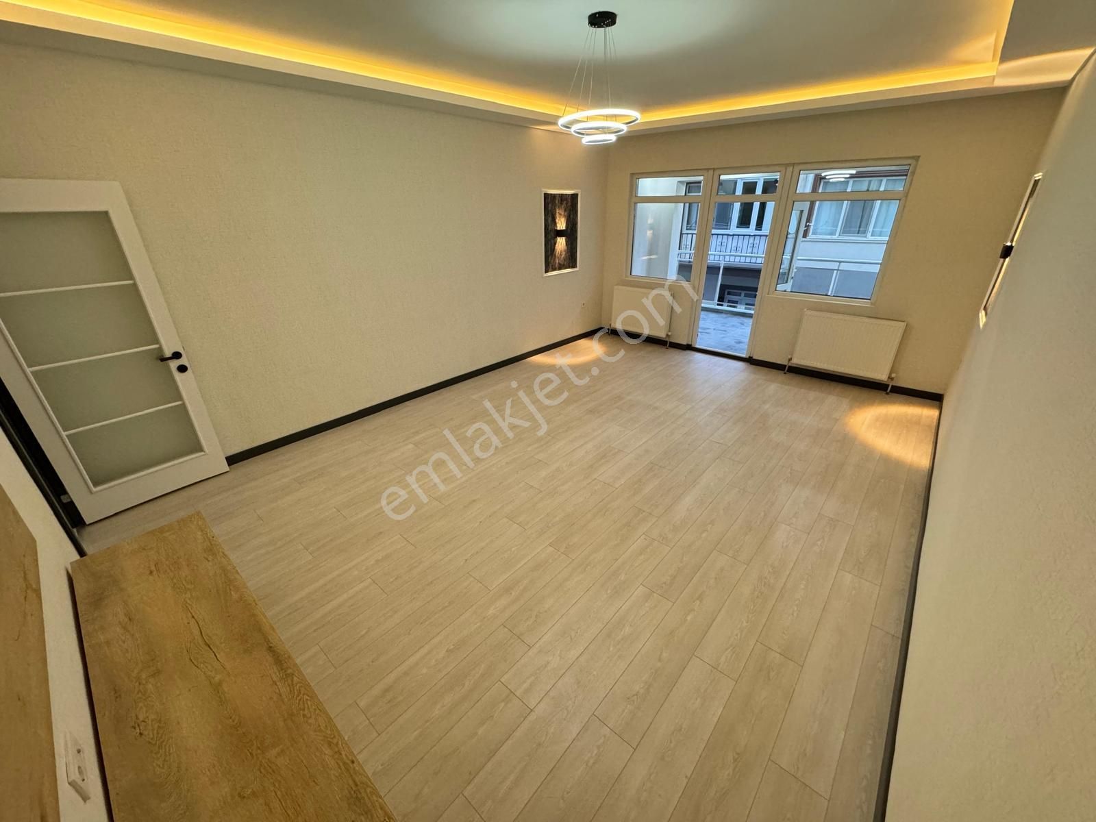 Aşağıeğlence Merkezde Asansörlü Ultra Lüks Yapılı Satılık Daire
