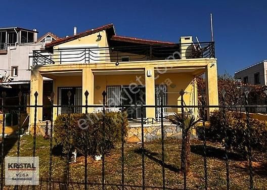 Aliağa Yenişakran Satılık Villa Aliağa'da 2 Tapu Toplam 671m2 Denize Sıfır İmara Açık Villa+arsa