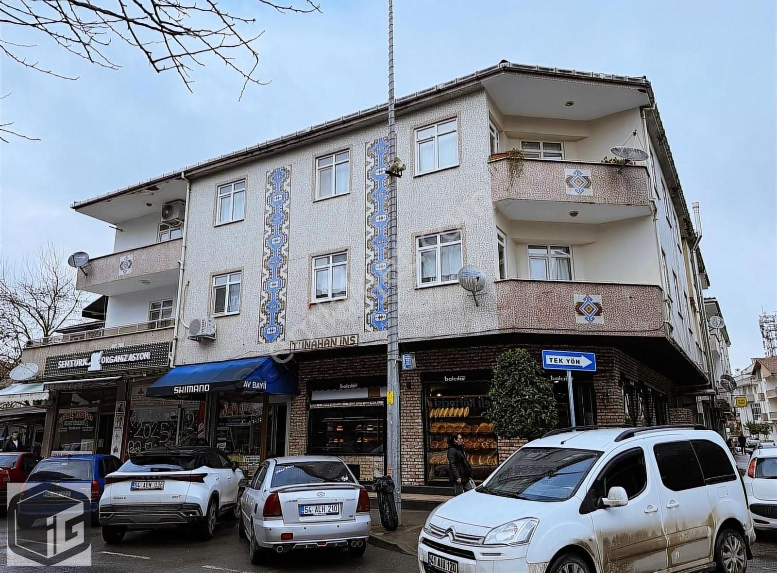 Karasu Yalı Satılık Daire Karasu Çarşı Merkez'de Çift Balkon Çift Wc Geniş 3+1 Satılık