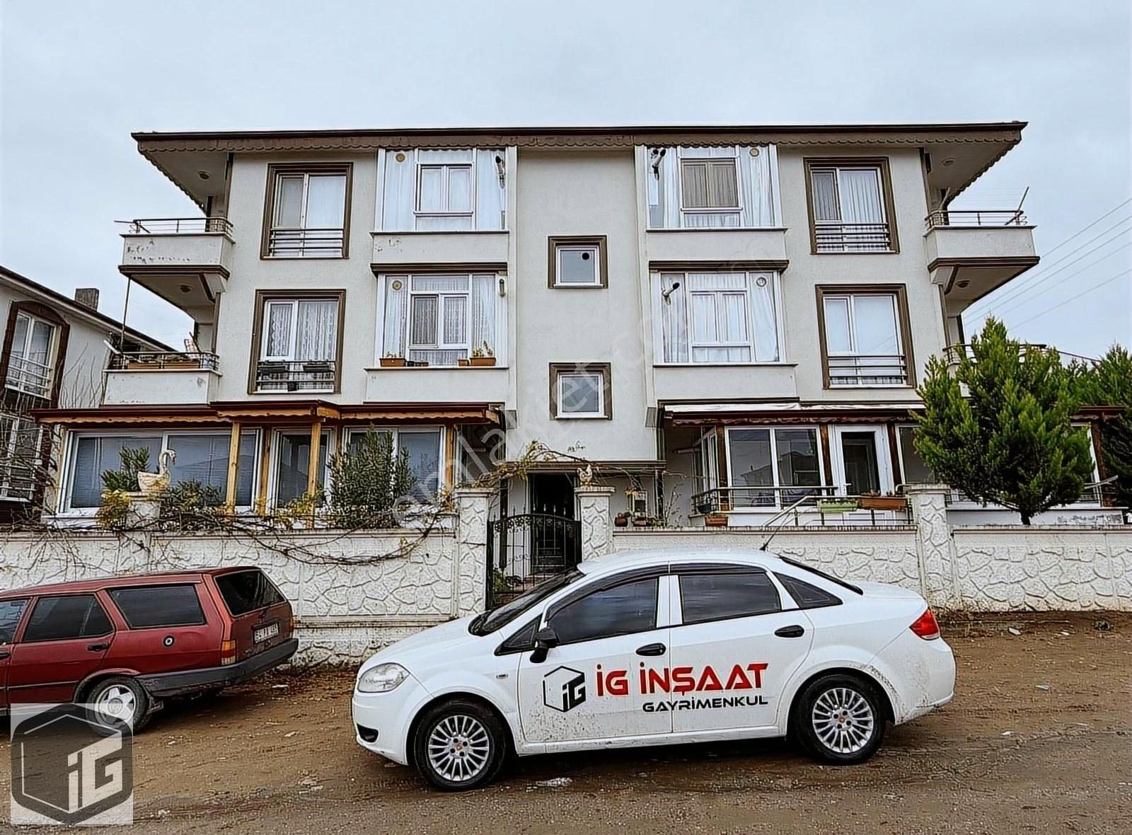 Karasu'da Müstakil Bahçeli Verandalı 2+1 Satılık Yüksek Giriş