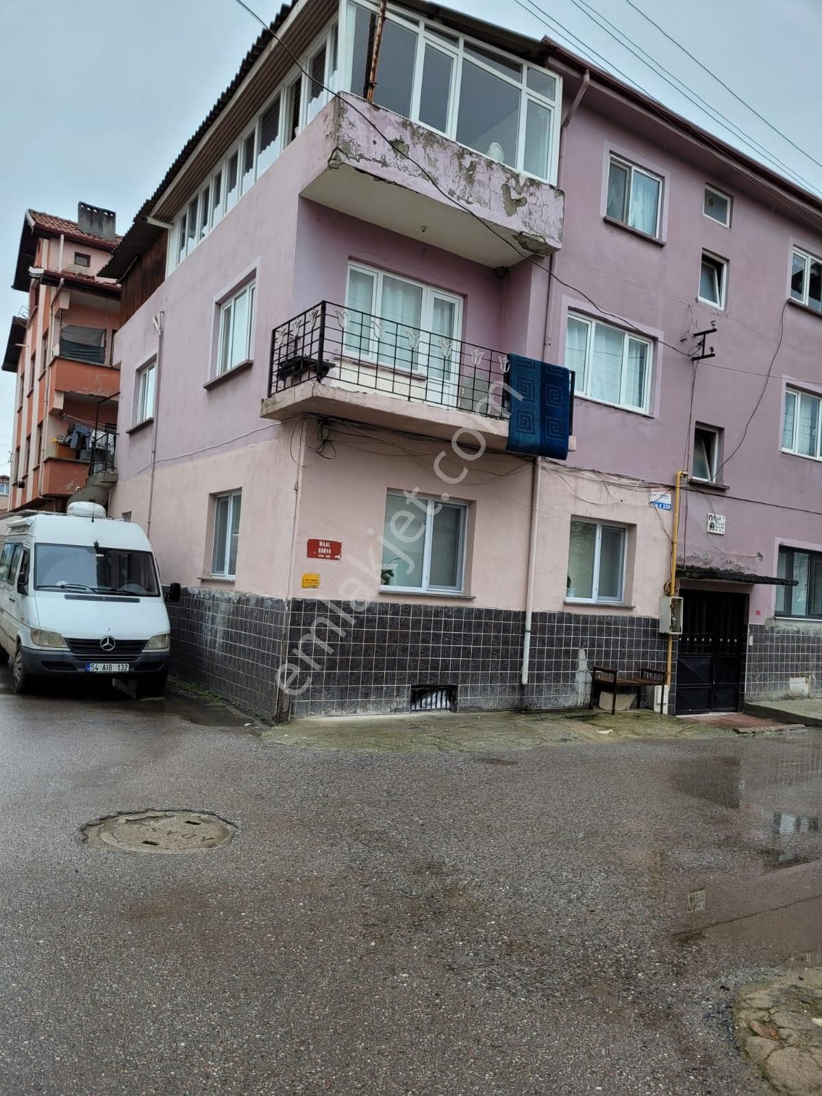 Adapazarı Yağcılar Satılık Daire Adapazarı Kaymakamlık Yakını Cuma Pazarı 2+1 2. Kat 80 M2 Daire