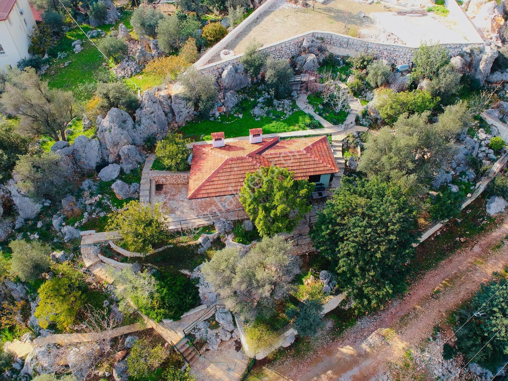 Kaş Gökçeören Satılık Köy Evi Gökçe Ören Göksekide Müstakil Bahçeli Köy Evi