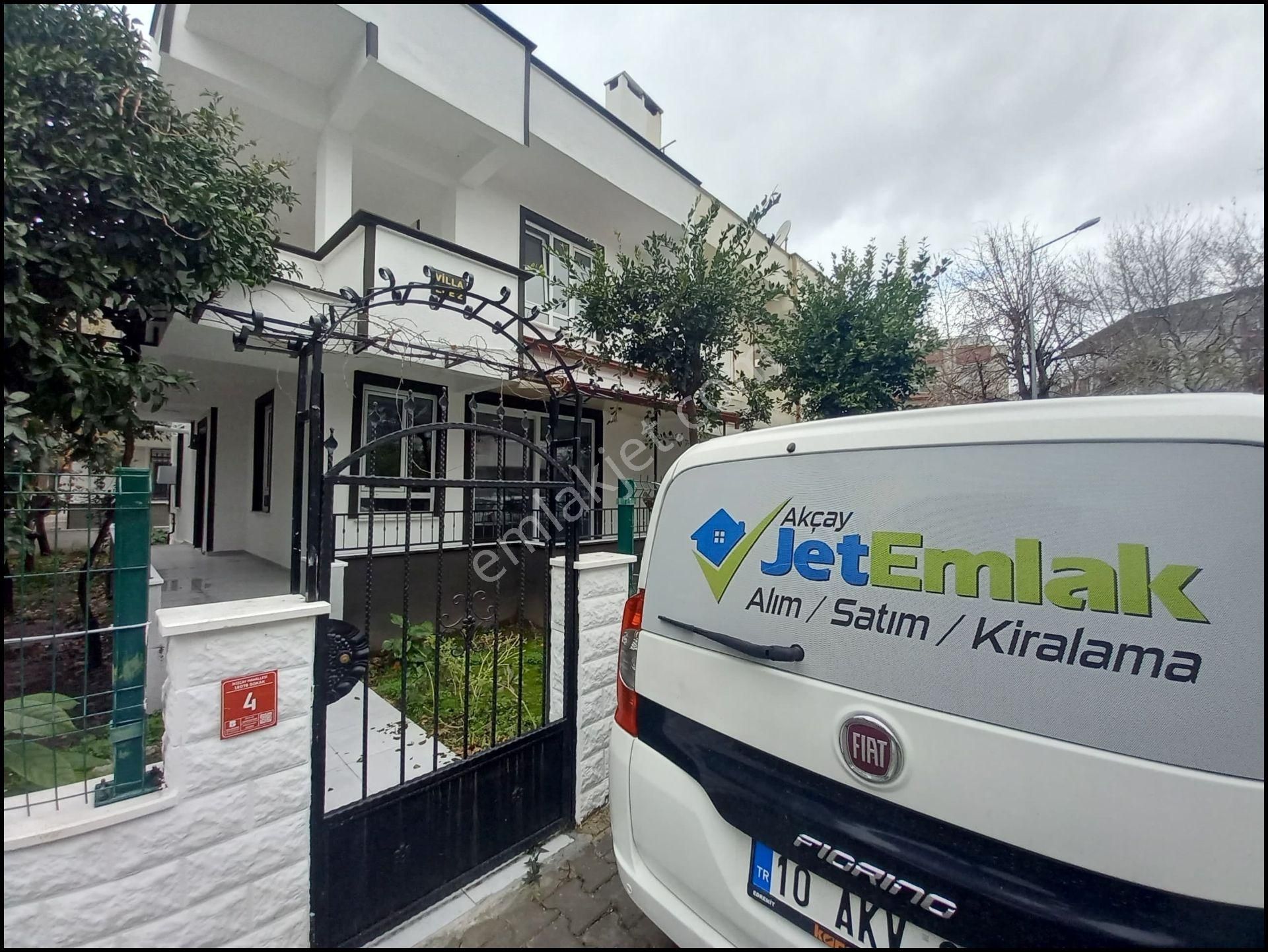 Edremit Altınkum Satılık Villa ▀ Jet'ten Doktorlar Sitesi Mevkii D.gazlı Denize 200m 6+1 Villa