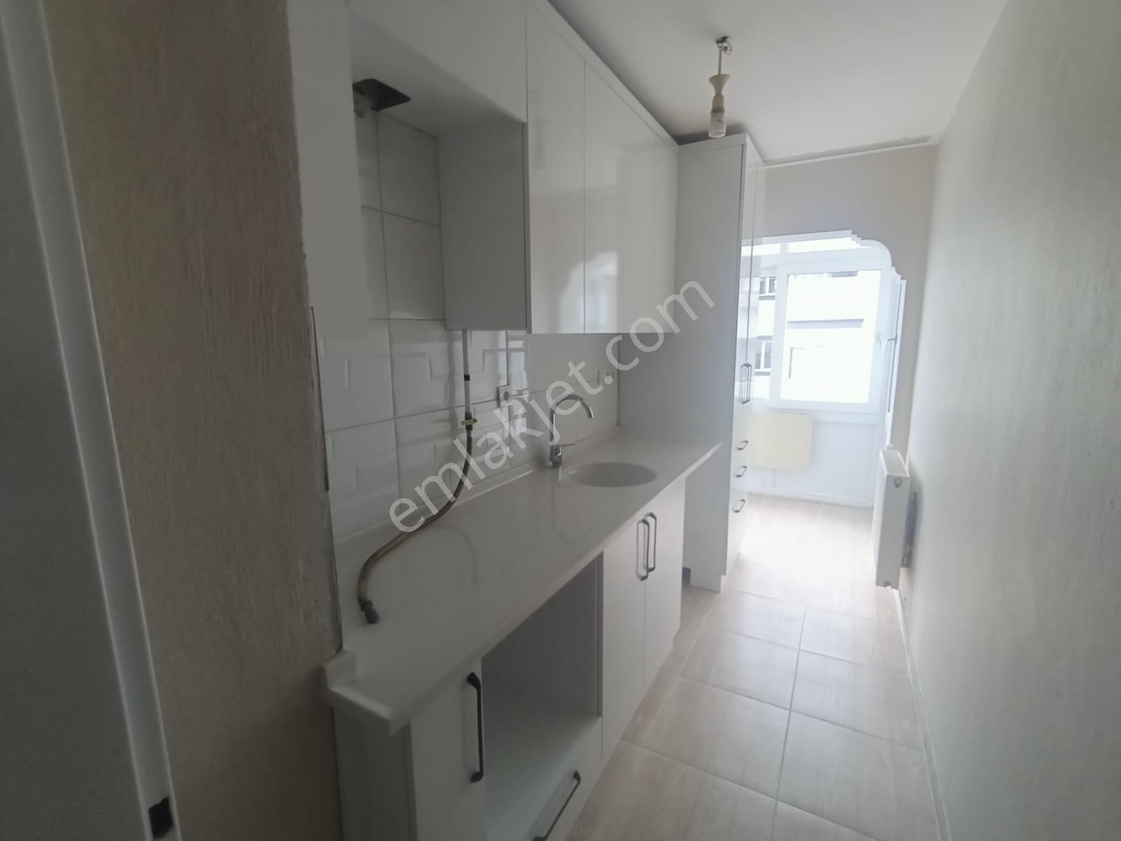 Bornova Evka 4 Kiralık Daire Bornova Evka 4 Spor Salonun Karşısında Full Yapılı 1+1 Kiralık Daire