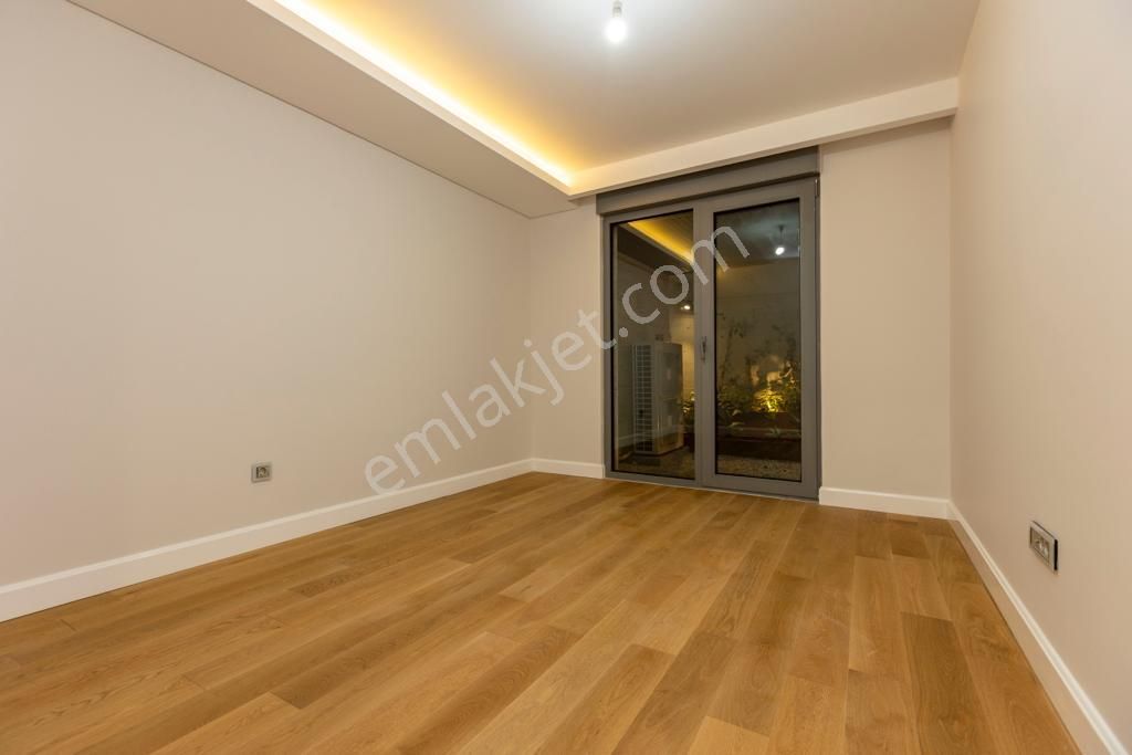 Salacak'ta Tarihi Yarımada Kesintisiz Manzaralı Bahçe Katı Daire - Görsel 8