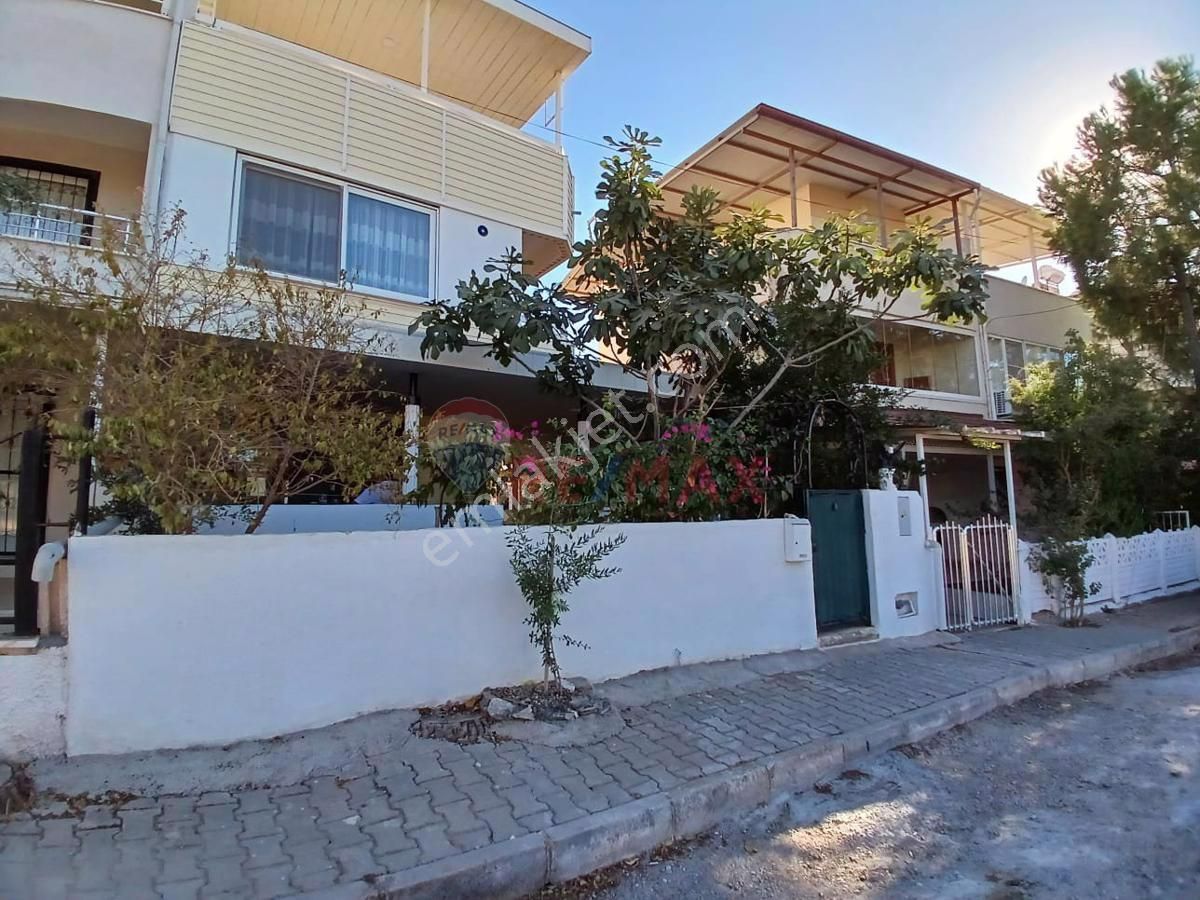 Didim Akbük Satılık Villa Remax Zümrüt'ten Denize 300 Metre Mesafeli Tam Merkezde Villa