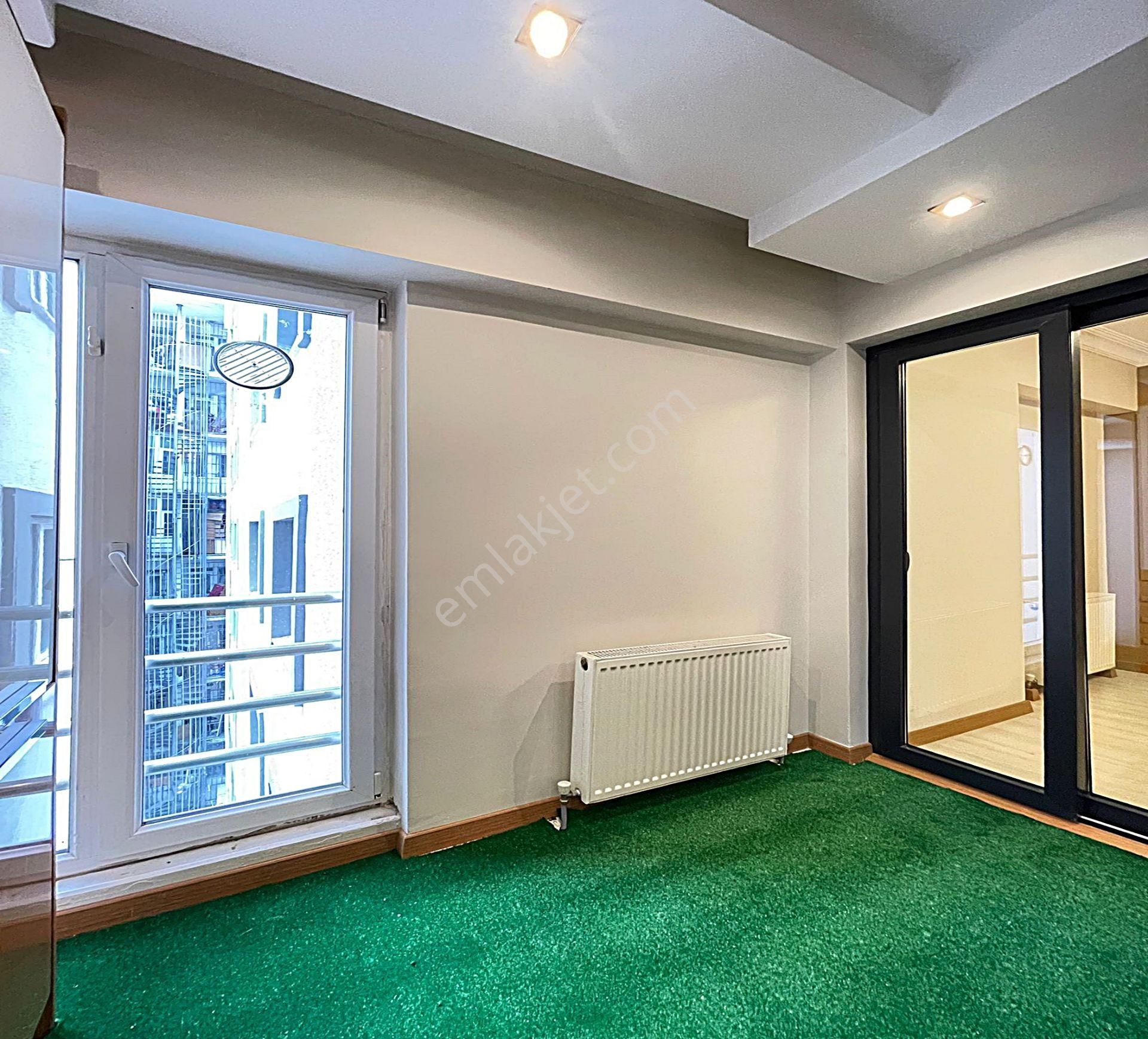 Metrobüse Çok Yakın İçi Ultra Lüks Teraslı 2+1 Satılık Daire - Görsel 9