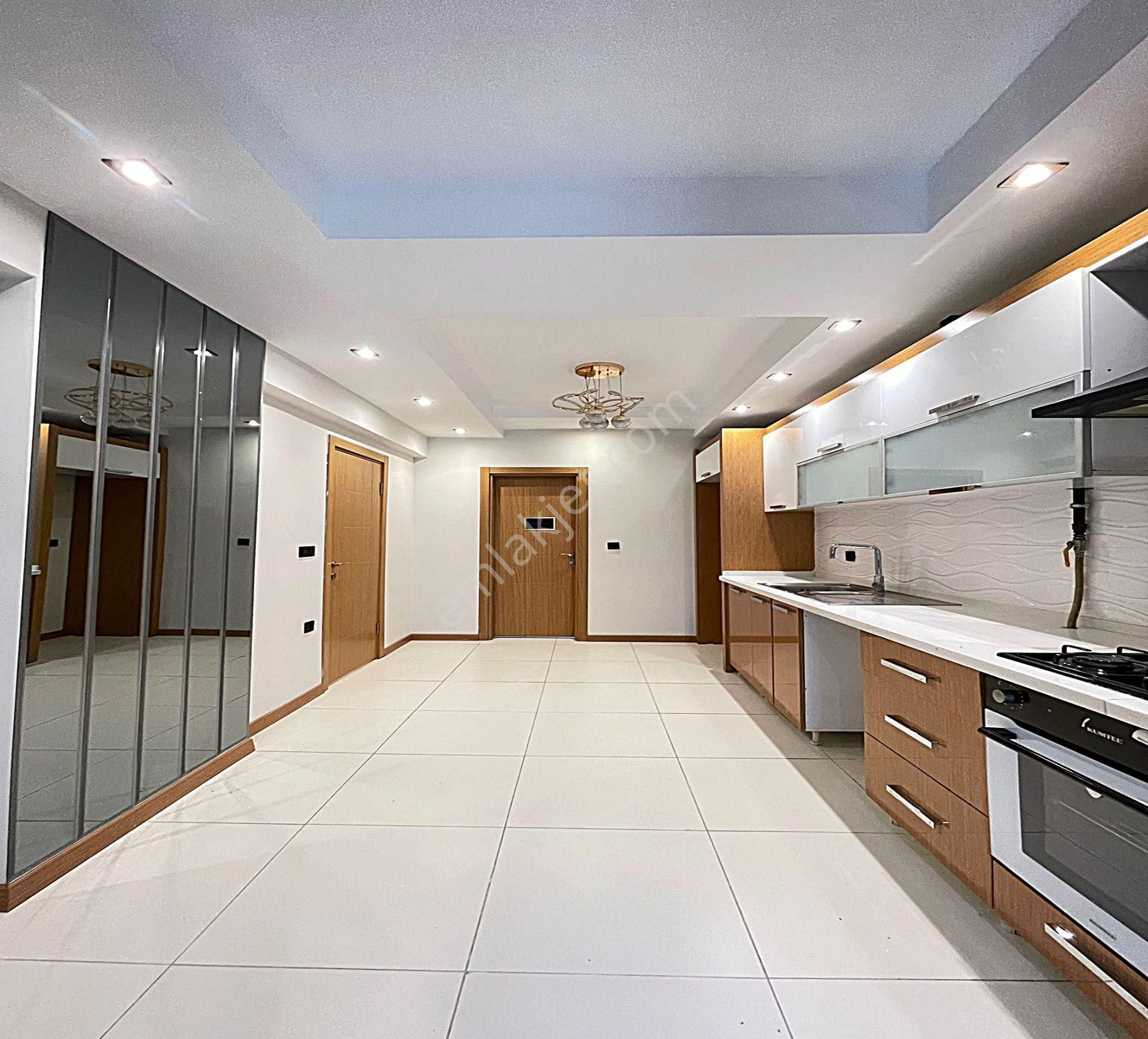 Metrobüse Çok Yakın İçi Ultra Lüks Teraslı 2+1 Satılık Daire - Görsel 15