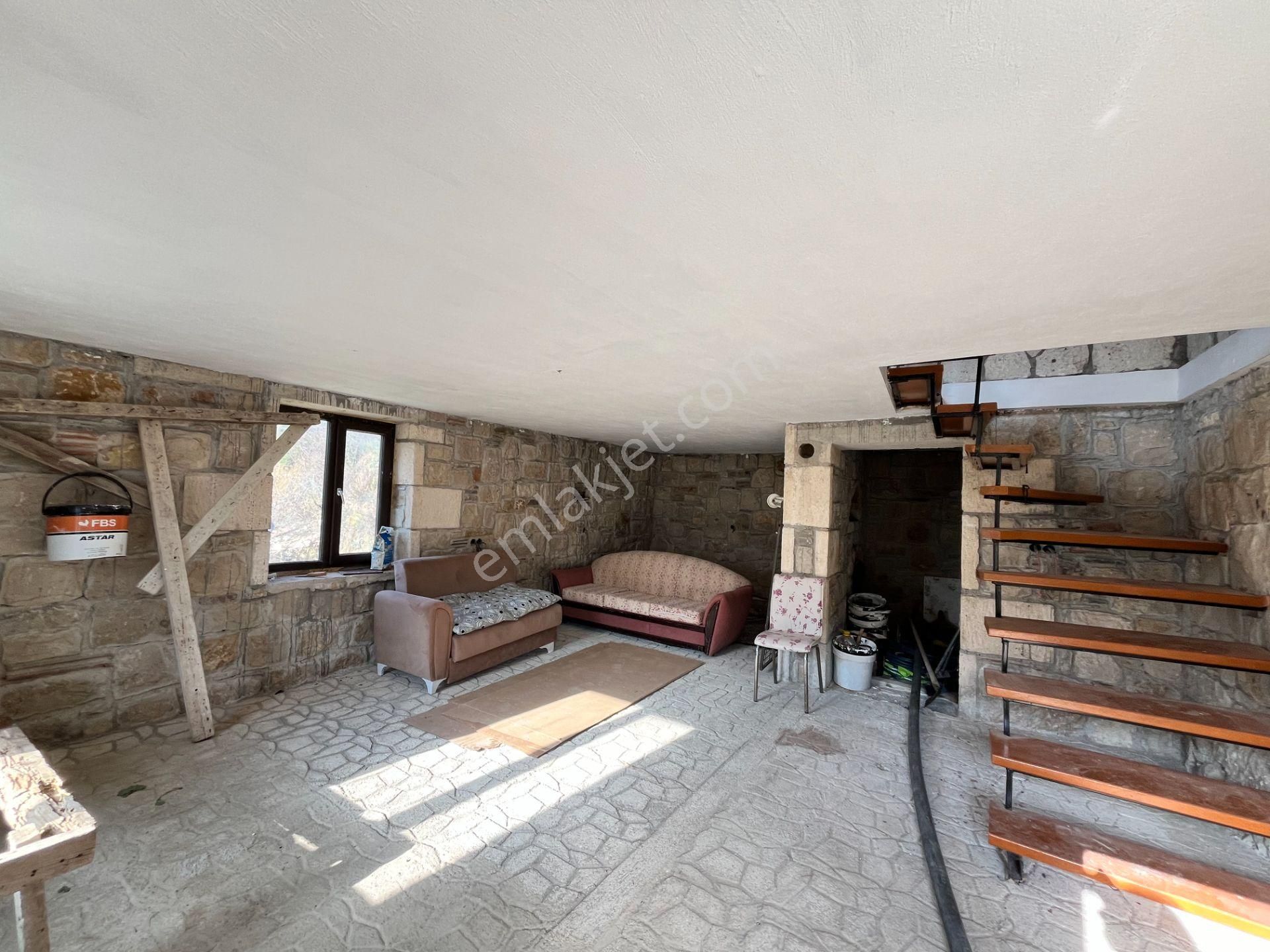 Kavakdere’de 1800 M² Arsa İçinde Taş Ev Ve Zeytinlik - Görsel 29