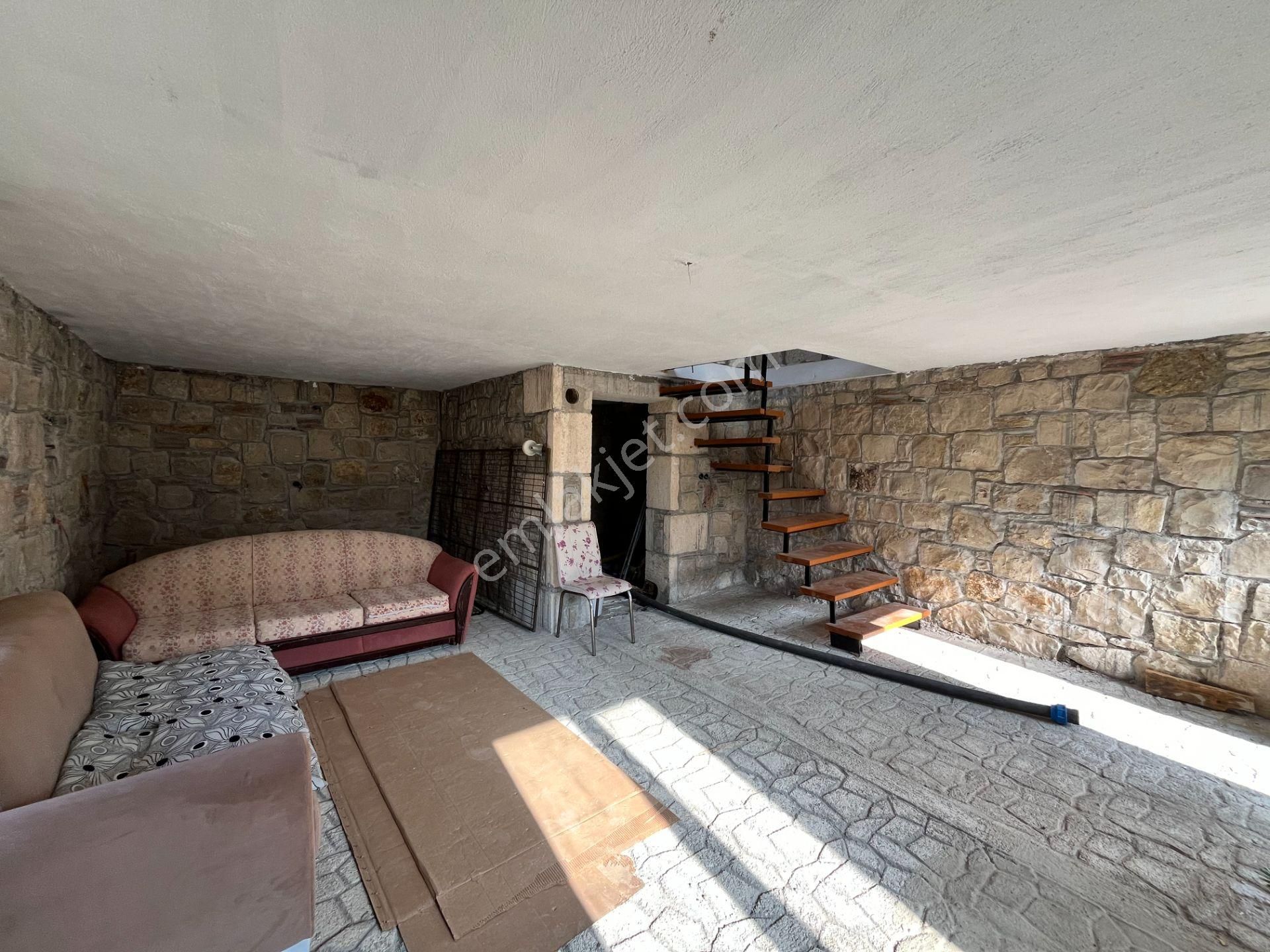 Kavakdere’de 1800 M² Arsa İçinde Taş Ev Ve Zeytinlik - Görsel 35