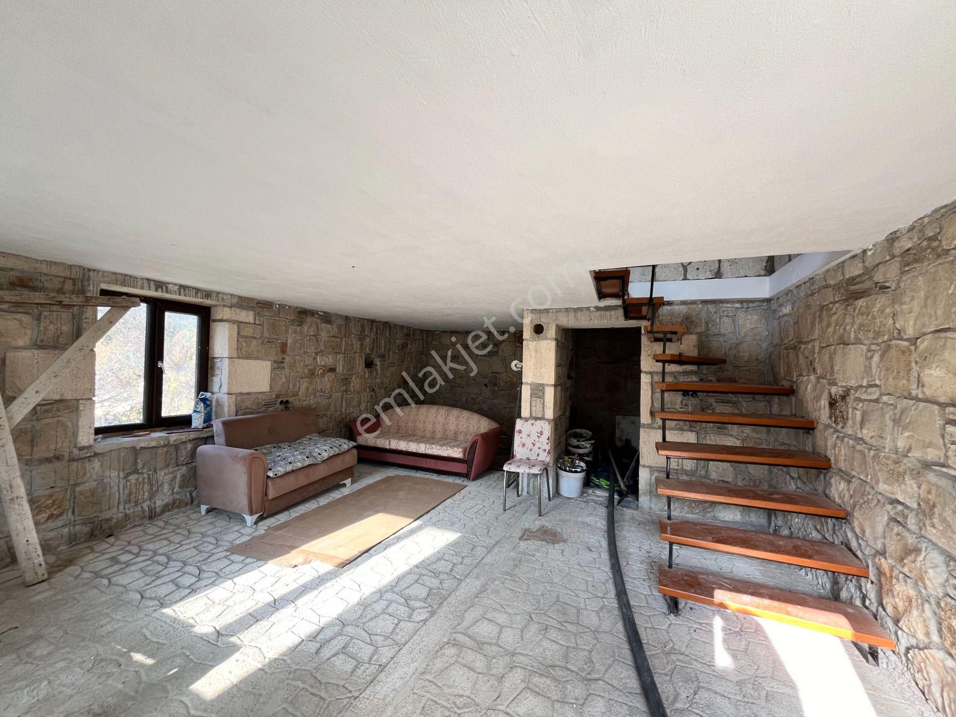 Kavakdere’de 1800 M² Arsa İçinde Taş Ev Ve Zeytinlik - Görsel 28