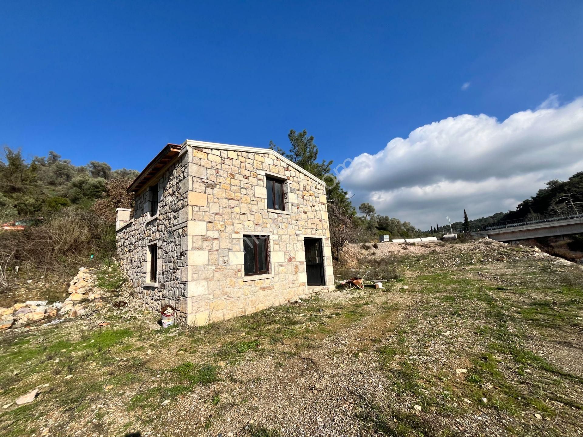 Kavakdere’de 1800 M² Arsa İçinde Taş Ev Ve Zeytinlik - Görsel 27