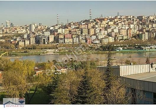 Eyüpsultan Silahtarağa Satılık Daire Silahtarağa Caddesi Keten Haliç'te Satılık 3+1 Geniş Daire