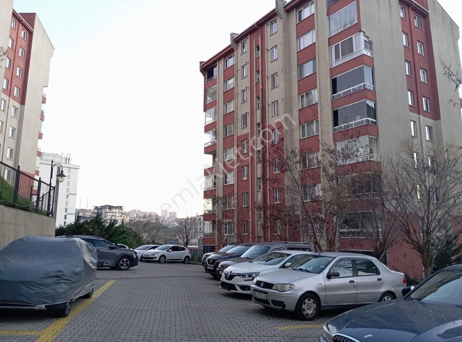 Kağıthane Hamidiye Kiralık Daire Vadikent Sitesi İbb Konutlarında 2+1 96m2 Balkonlu Daire