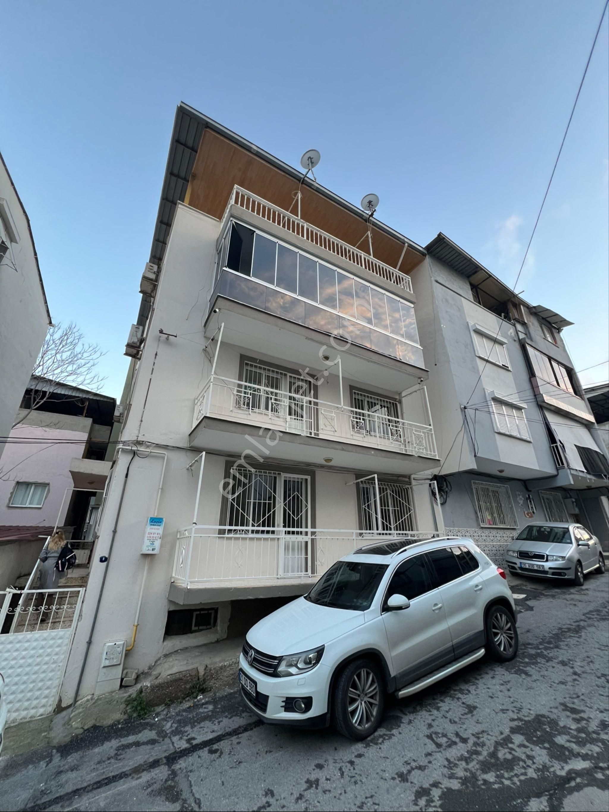 Buca Çamlıkule Kiralık Daire Sancak Emlak’dan Çamlıkule De Ayrı Mutfak 2+1 Doğalgazlı