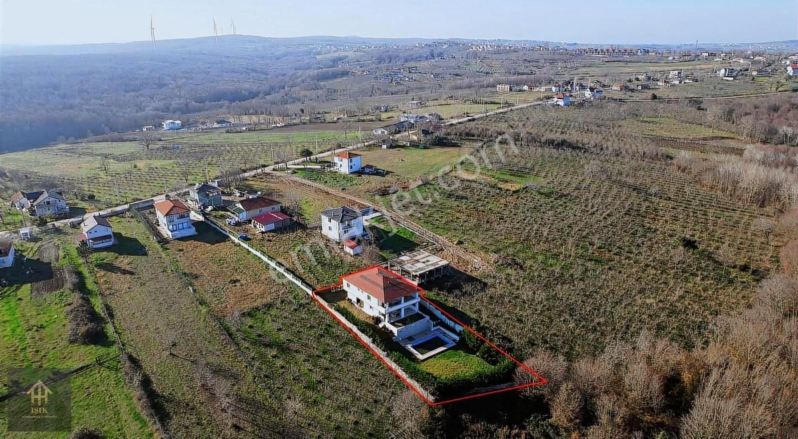 Kandıra Karaağaç Satılık Villa Karaağaçta Satılık 1 Dönüm Arsa İçinde 300m2 5+1 Havuzlu Villa