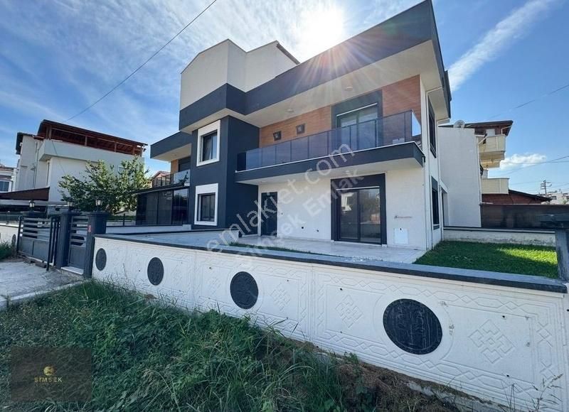 Burhaniye Öğretmenler Satılık Villa Şimşekten Satılık Lüks Köşe 3+1 Villa