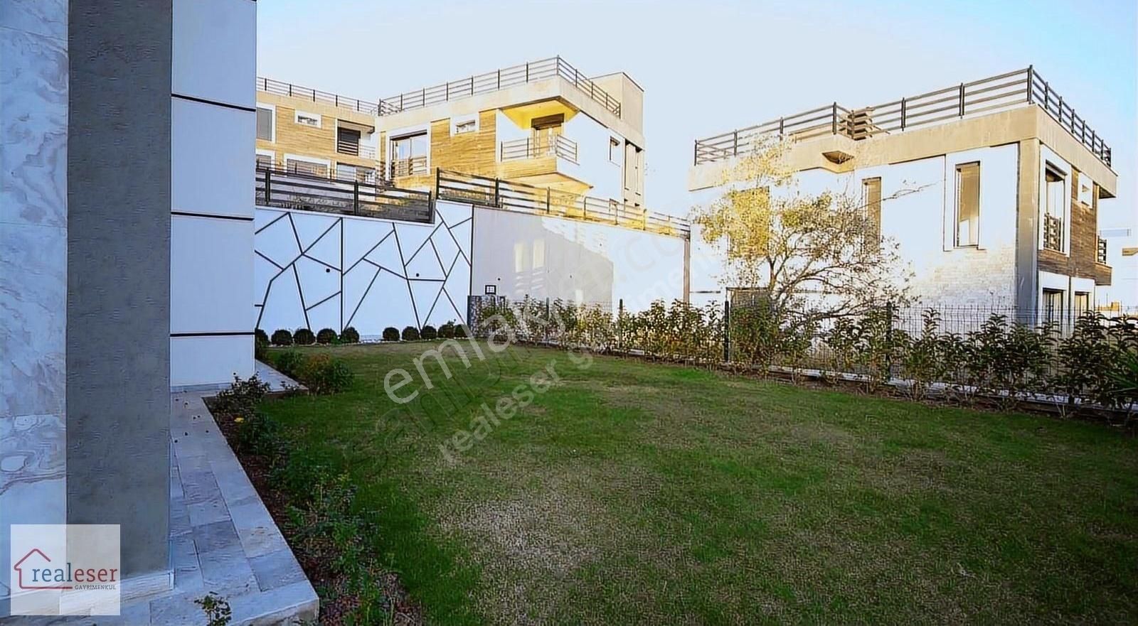 Urla Denizli Satılık Villa Urla Çeşme Altı Denizli Mahallesinde 4+1 Lüks Villa